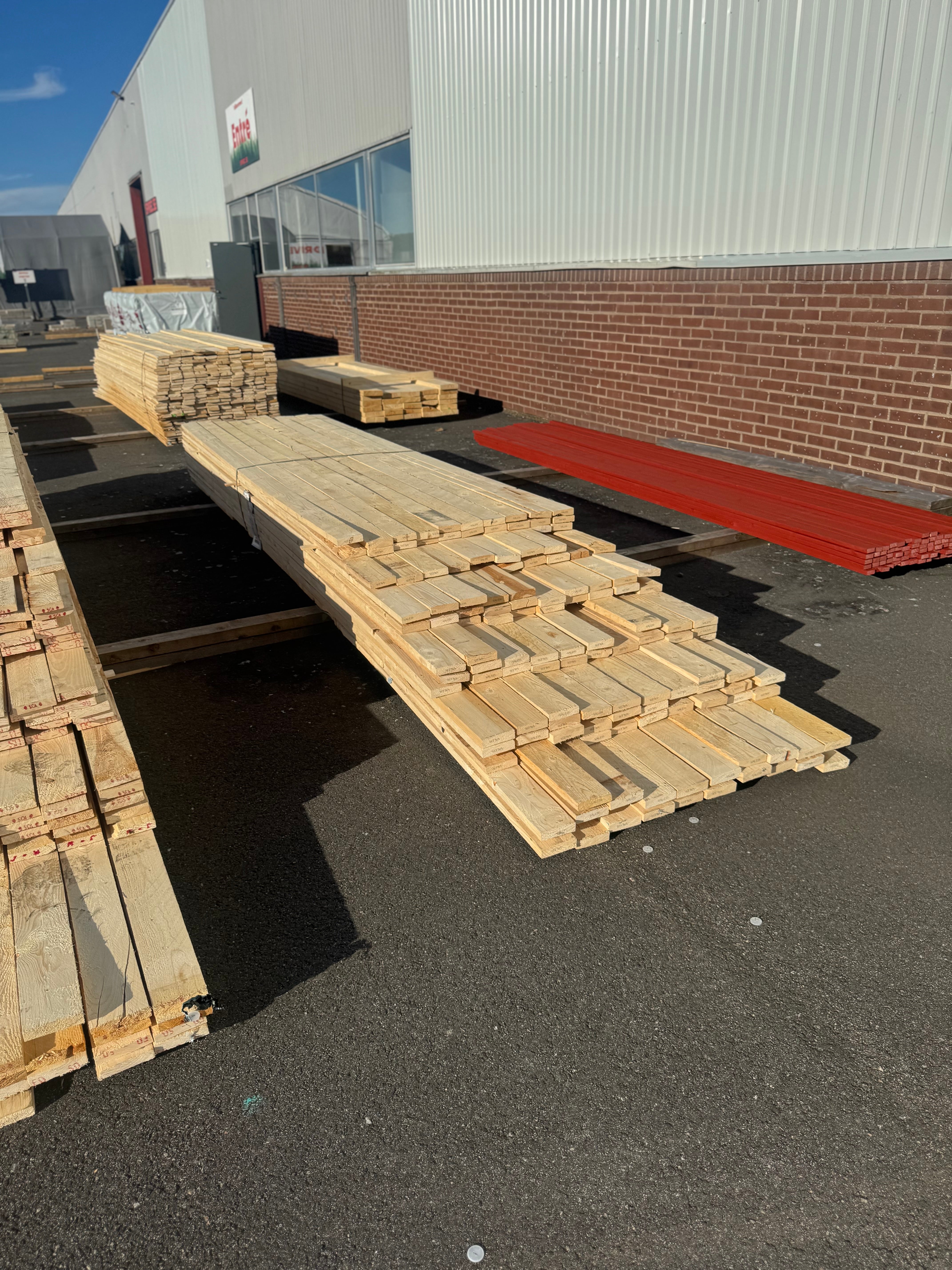 Paket Brädor 25x100 – 130st – Ohyvlat