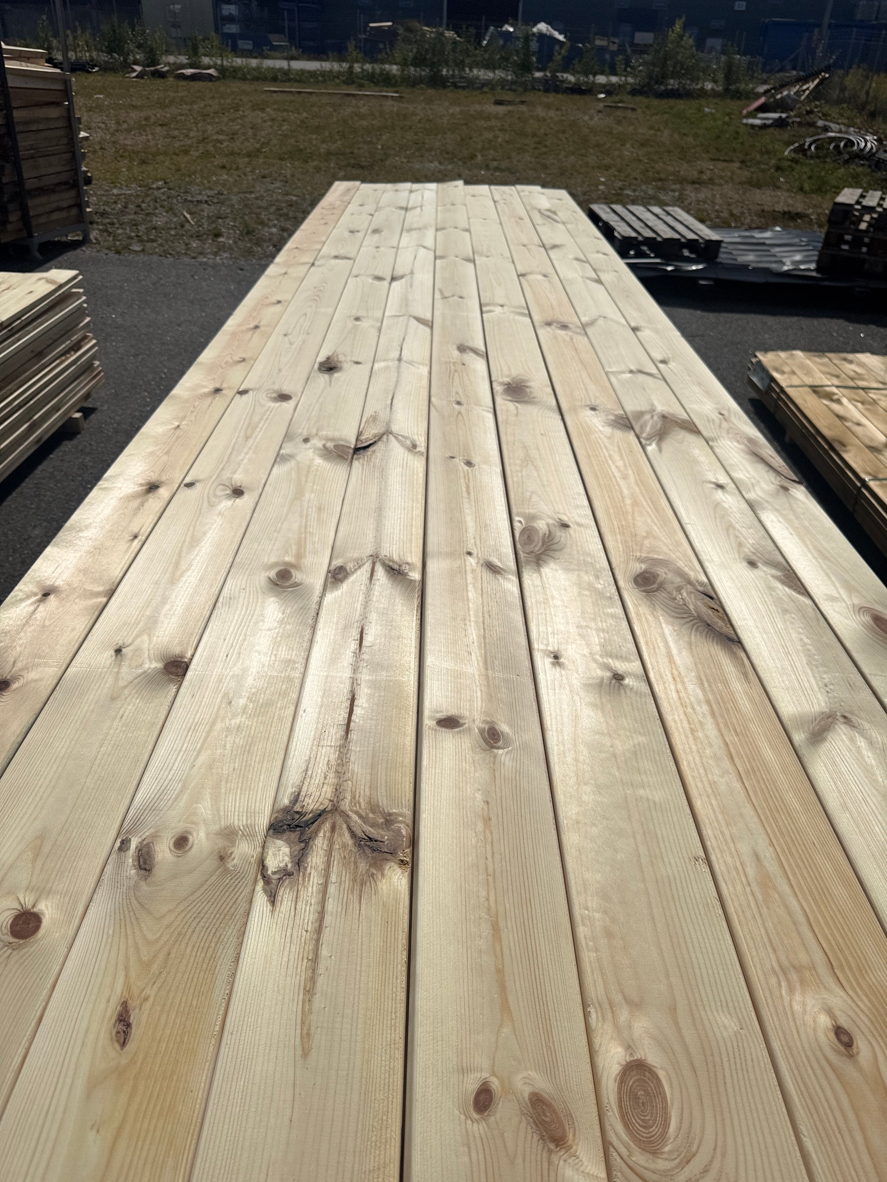 Paket Hyvlad 28x120 – 270st – 4.20–4.50 m – ANDRASORTERING