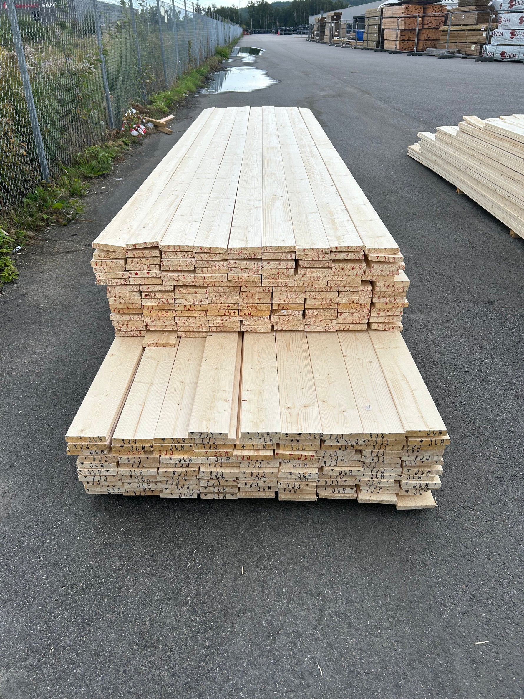 Paket Finsågade Brädor 22x120 mm – 4,20–4,80 m (Andra sortering)