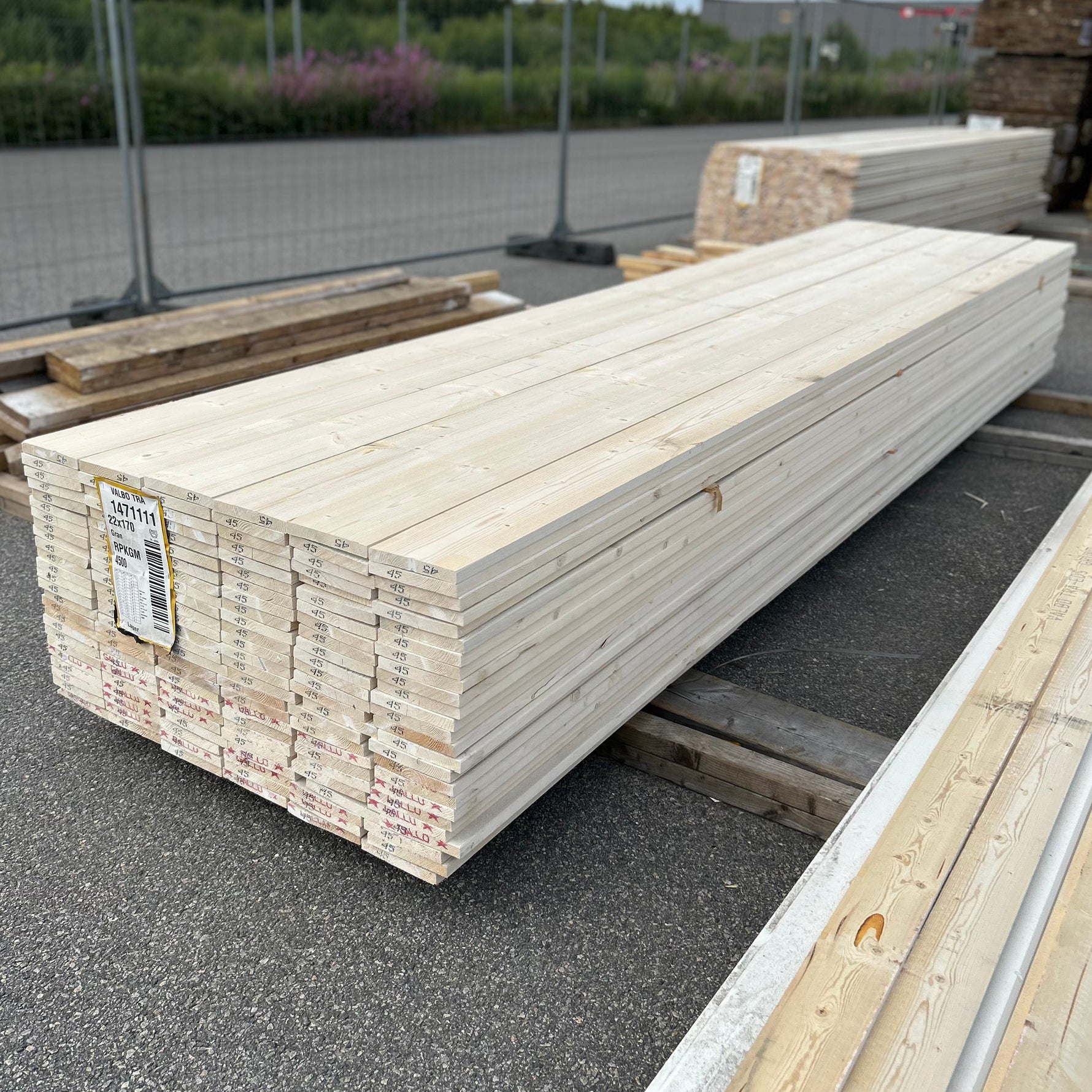 Paket Finsågade Brädor 22x170mm 4,50m 150st Grundmålade