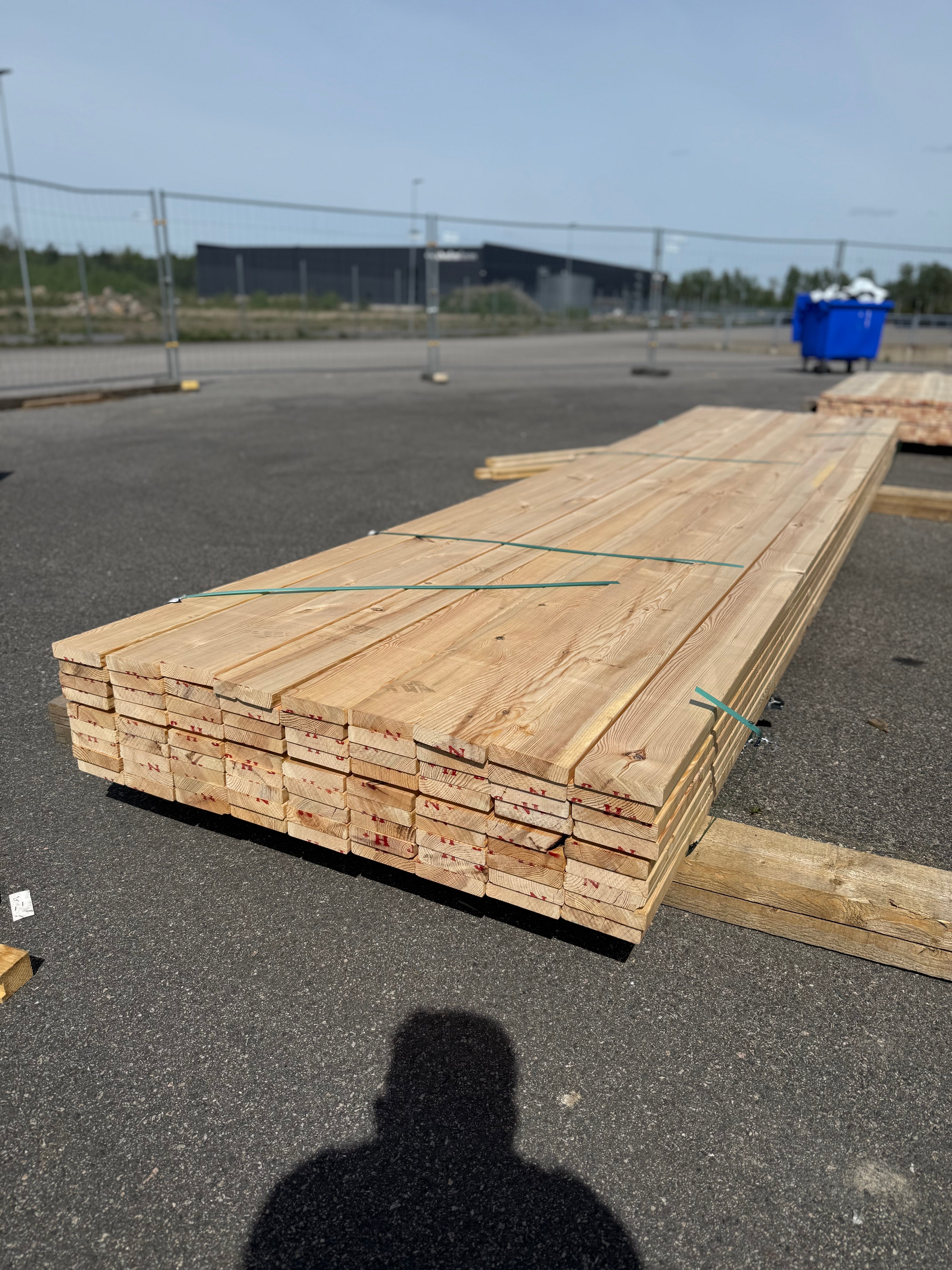 Hyvlad 28x120mm – Obehandlad Furu (Andrasortering)