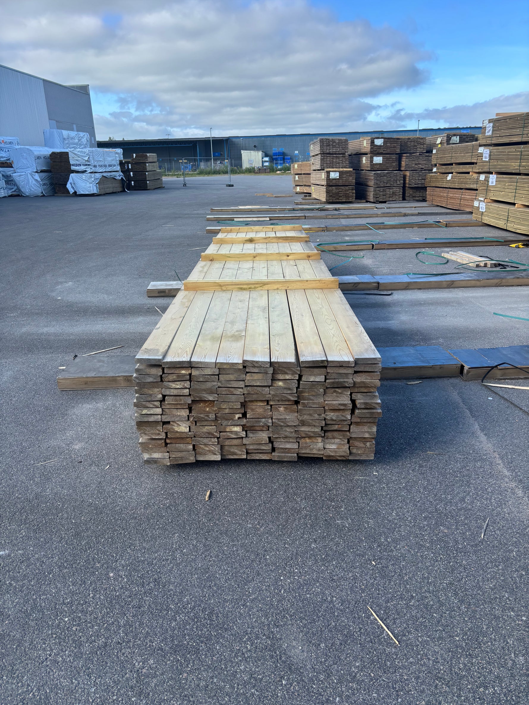 Paket Tryckimpregnerad Rillad Trall 28x120mm, 144st 5.10m- Väderbitet