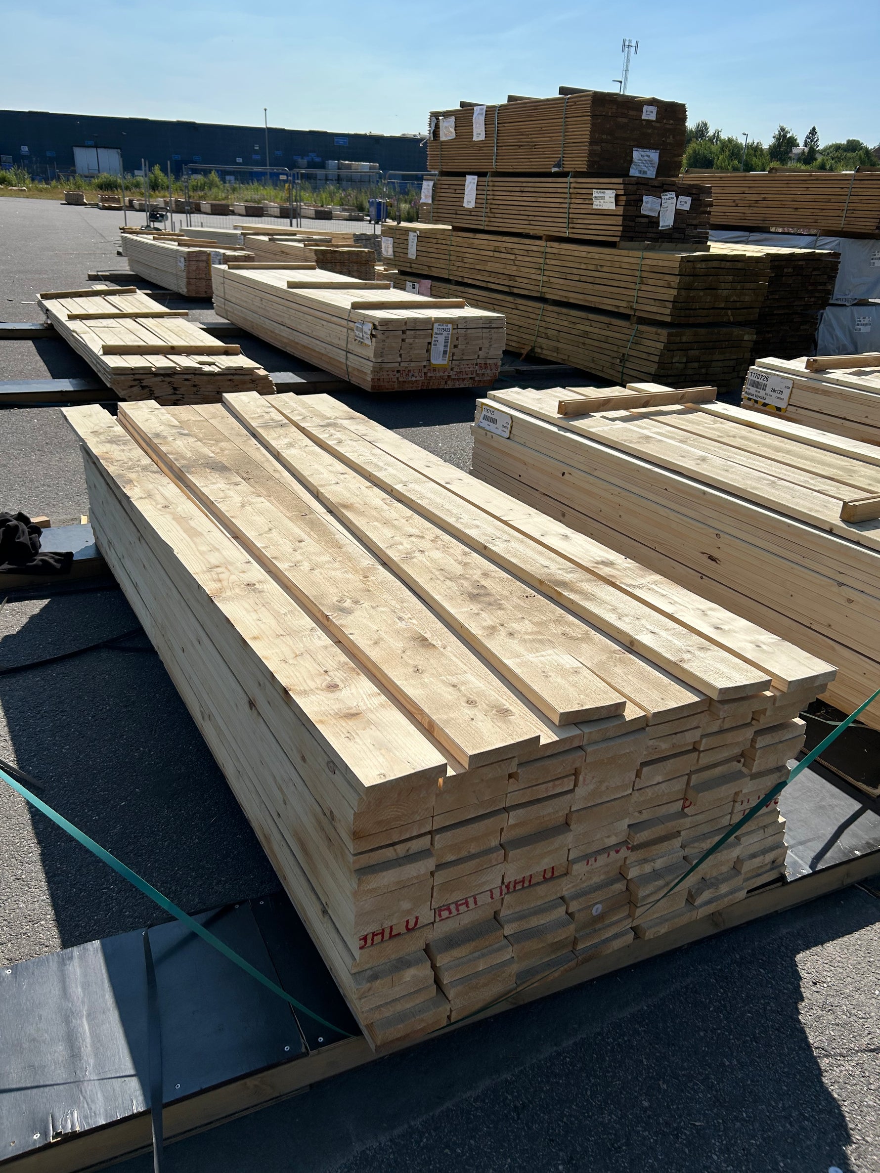 Paket Finsågade Brädor 28x145mm 2.70m 131st Obehandlad