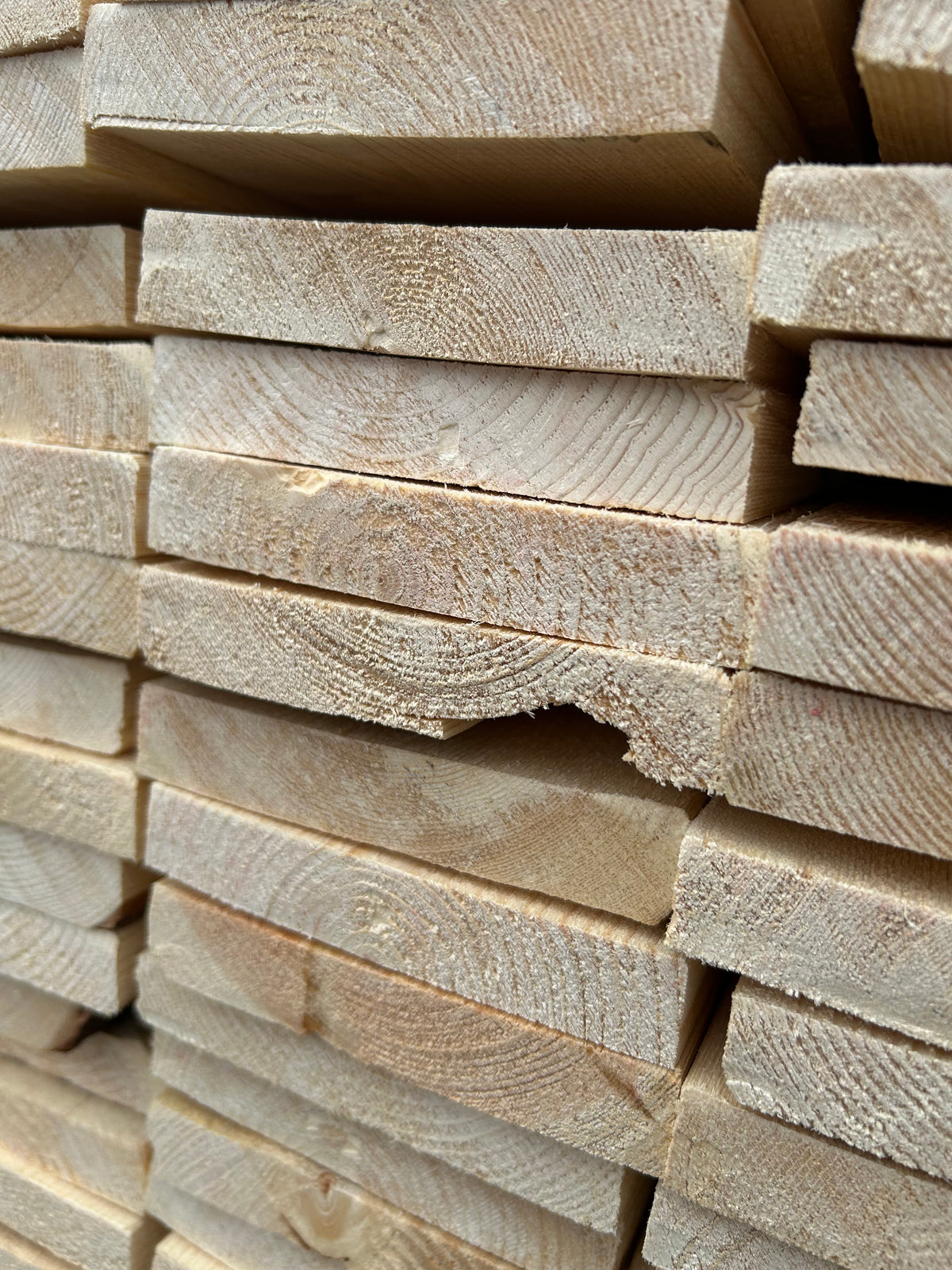 Parti Finsågade Brädor 22x120 mm – 3.60–4.80 m (Andra sortering)