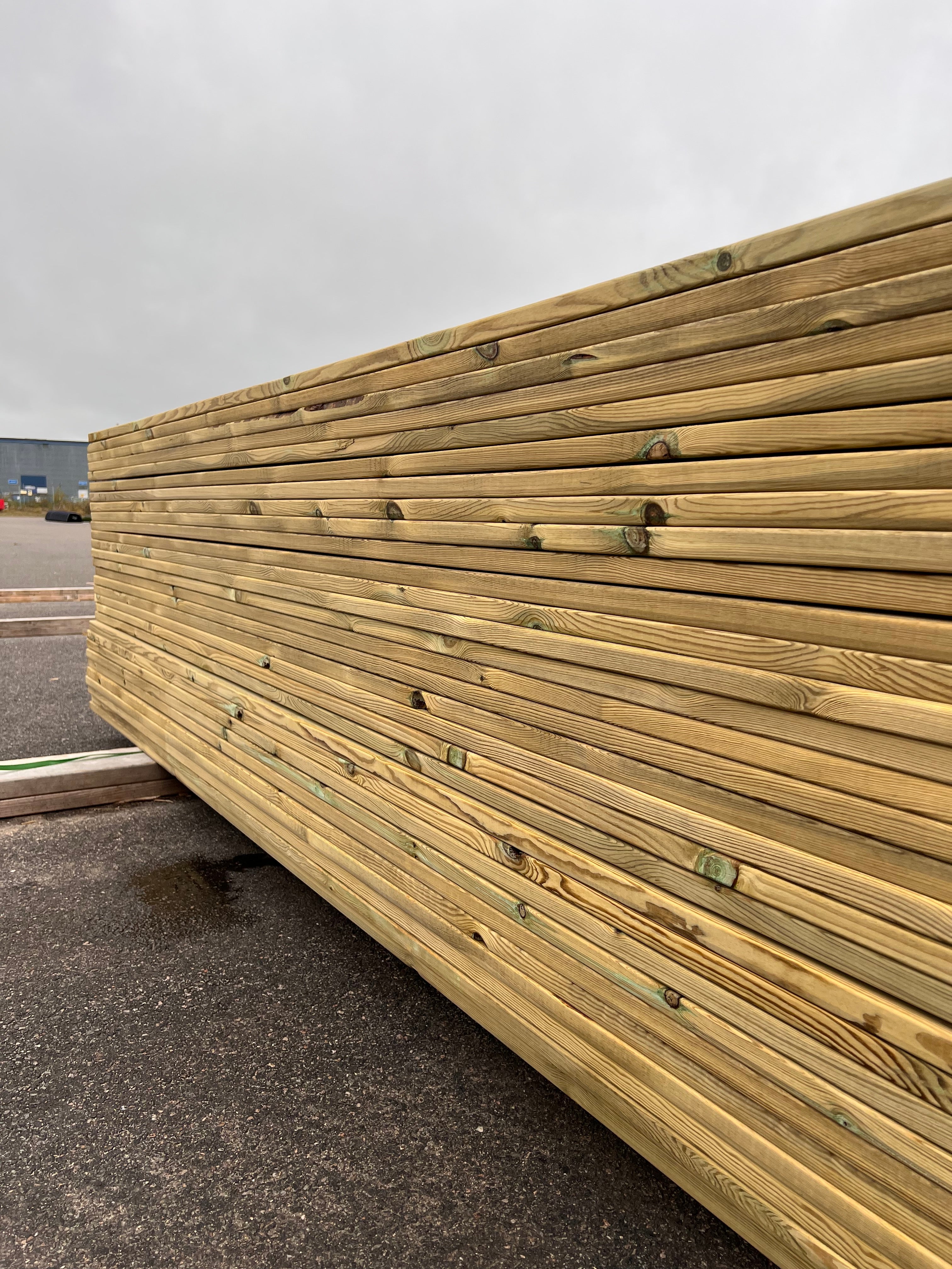 Tryckimpregnerad Rillad Trall 27x145 3,60 m – 206 st (B-sortering)