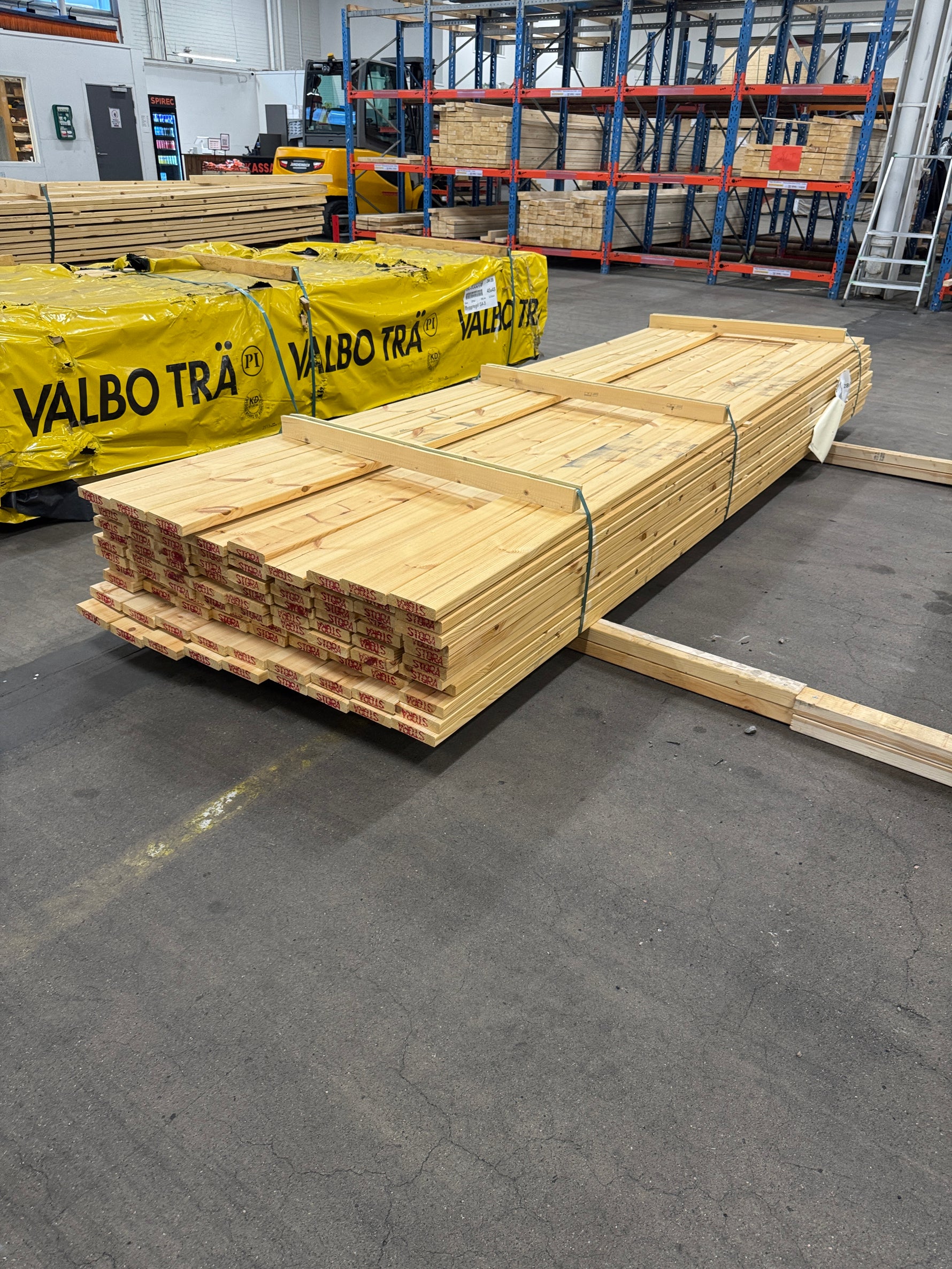 Paket Hyvlade Brädor 28x120mm 3,60m – 95 st Felhyvlade