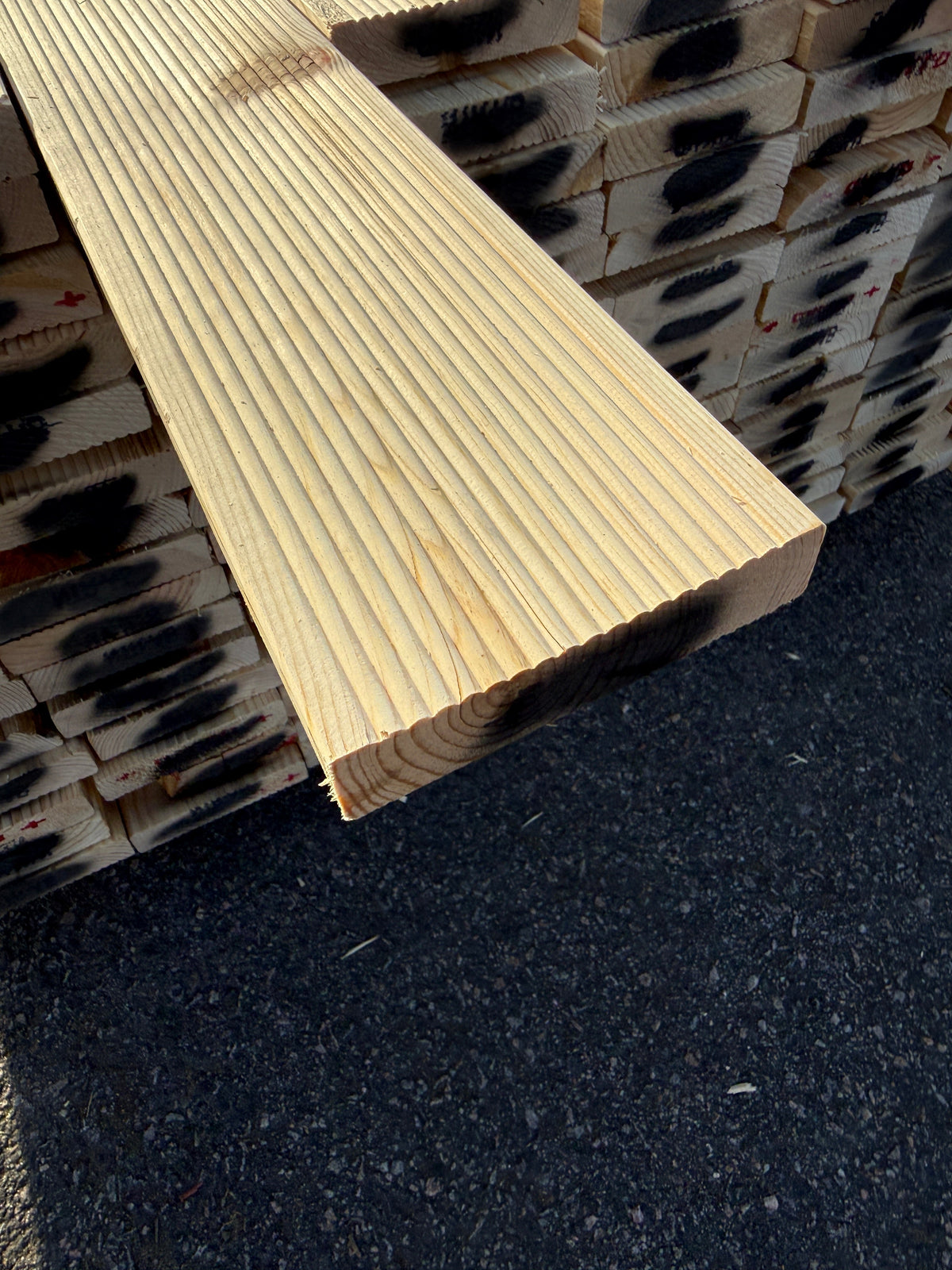 Paket Obehandlad Rillad Furu Trall 28×120 mm (4,20–4,50 m) 117 st