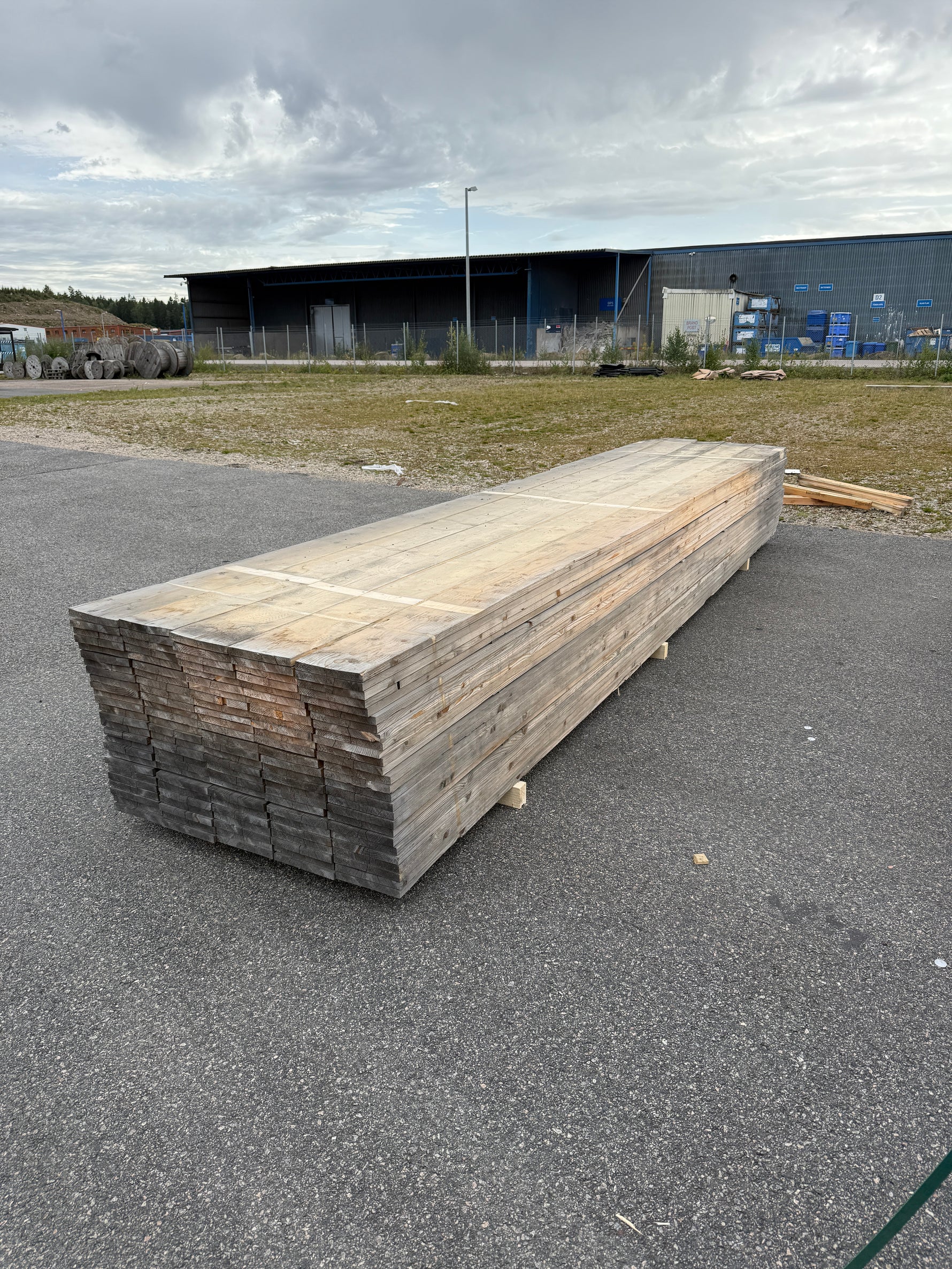 Paket Finsågade Brädor 22x195 mm – 4,80 m 130st (Fuktskadat)