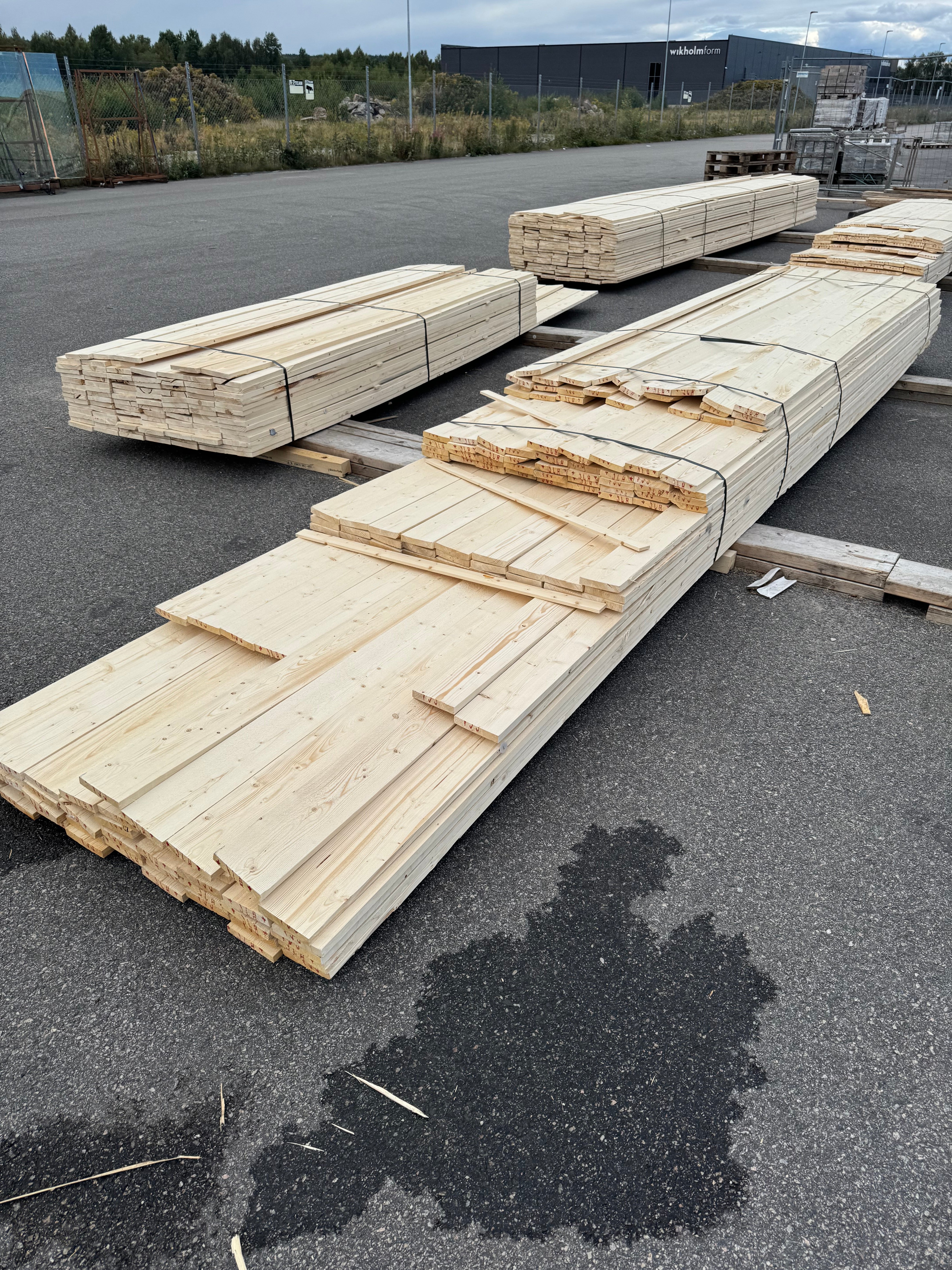 Paket Finsågad Panel 22x120mm 137st 2.99–5.40m – Andra sortering