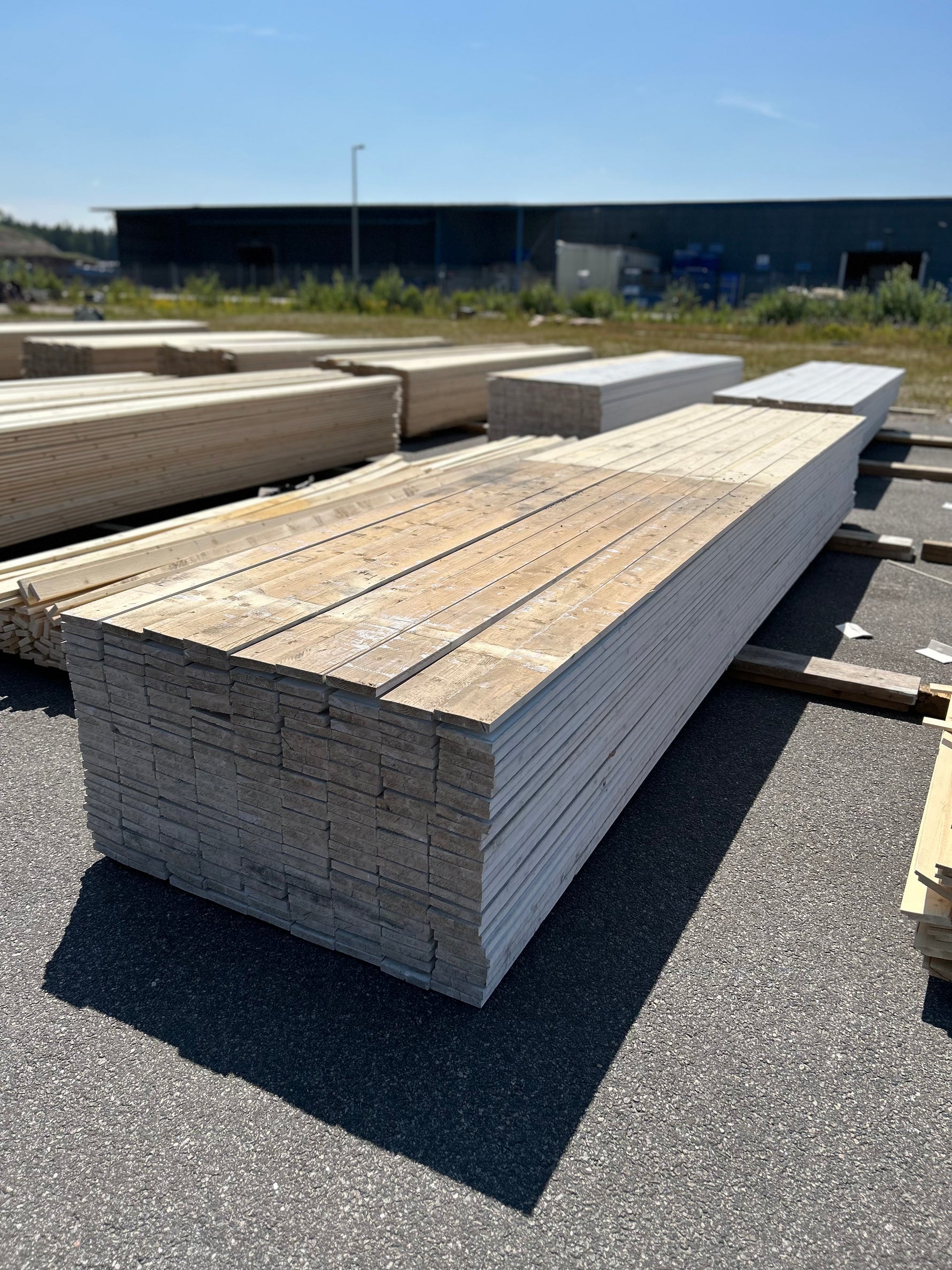 Paket Finsågade Brädor 22x120mm 5.40m Grundmålad 234st