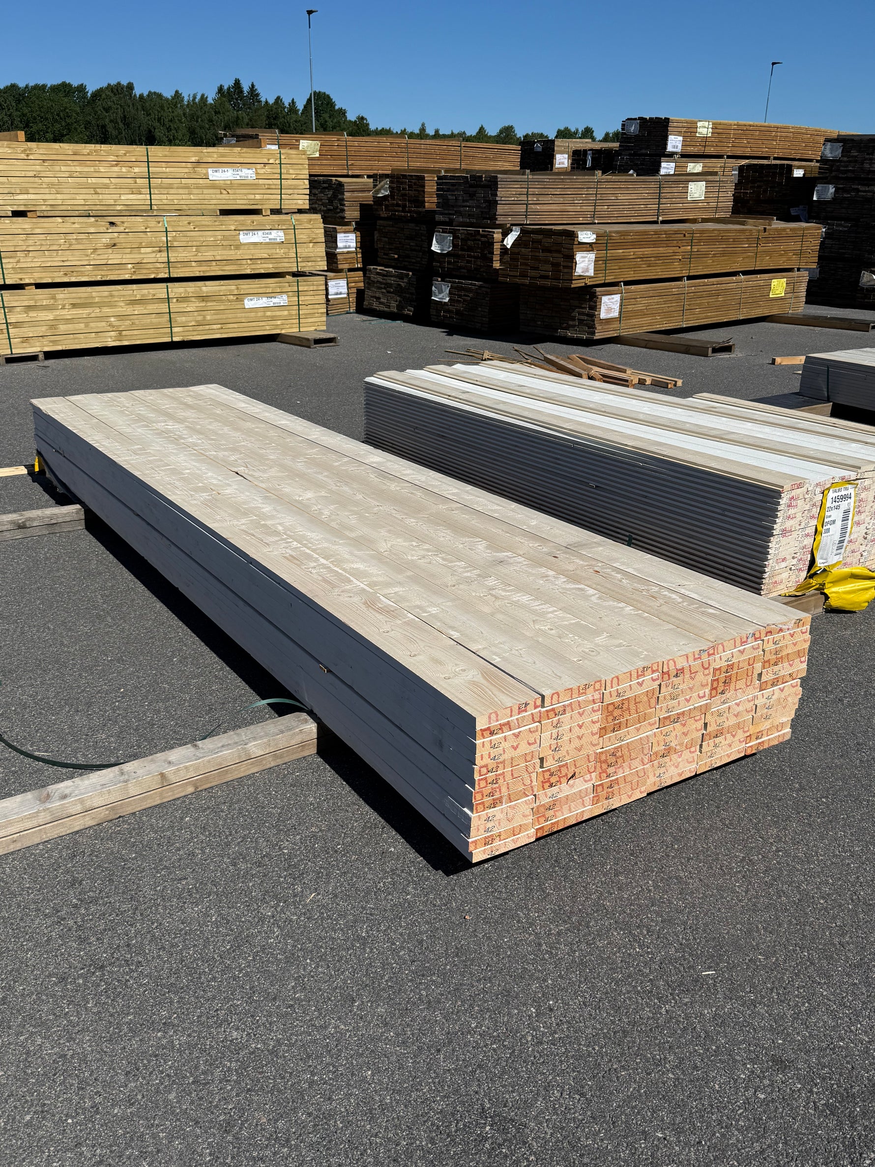 Paket Finsågade Brädor 28x170mm, 72st 4.20m Grundmålade