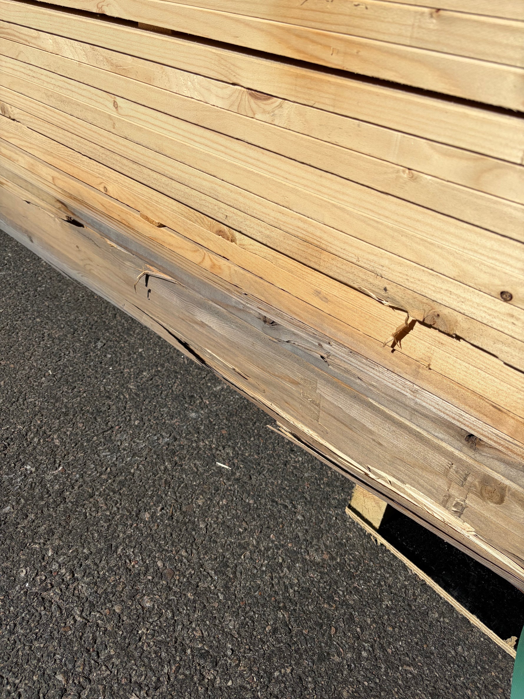 Paket Finsågade Brädor 22x195mm, 130st 5.10m (Fuktskadad)