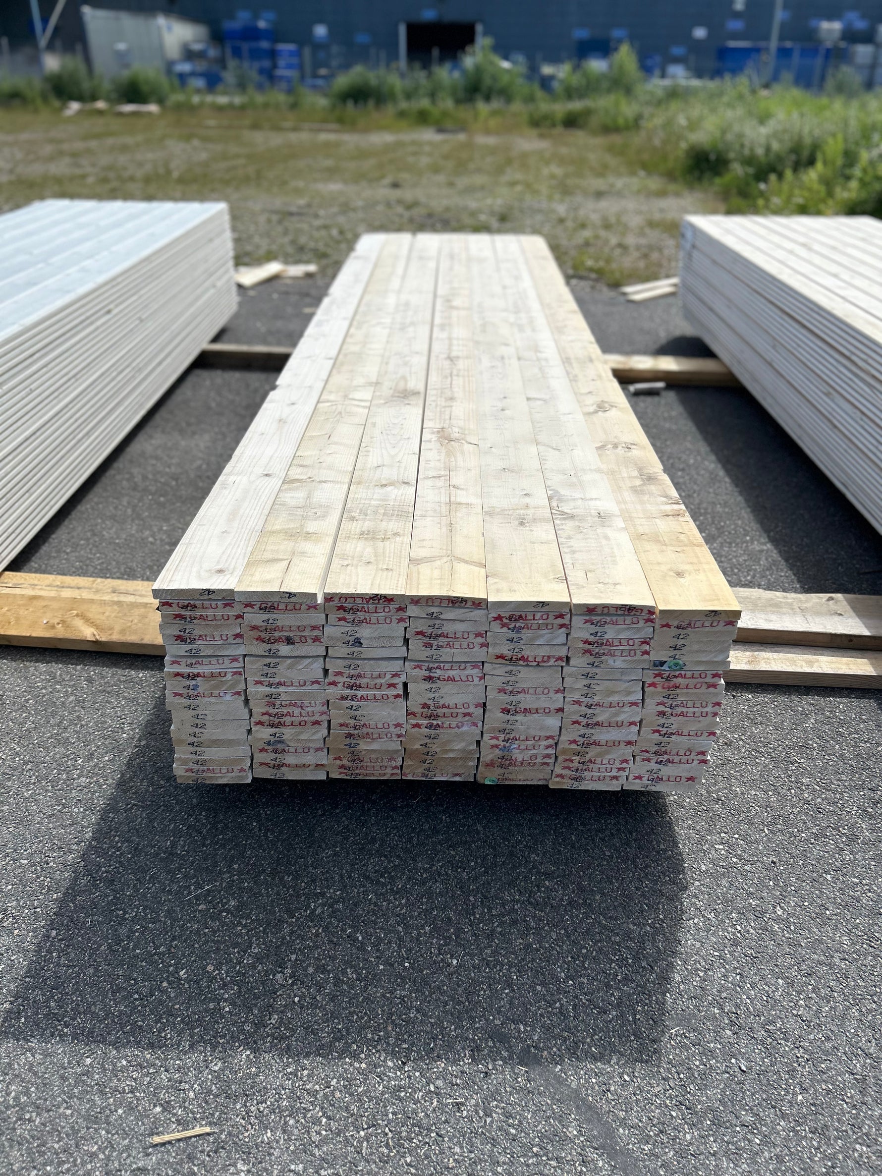 Paket Finsågade Brädor 22x145mm 4,20m 133st Grundmålade