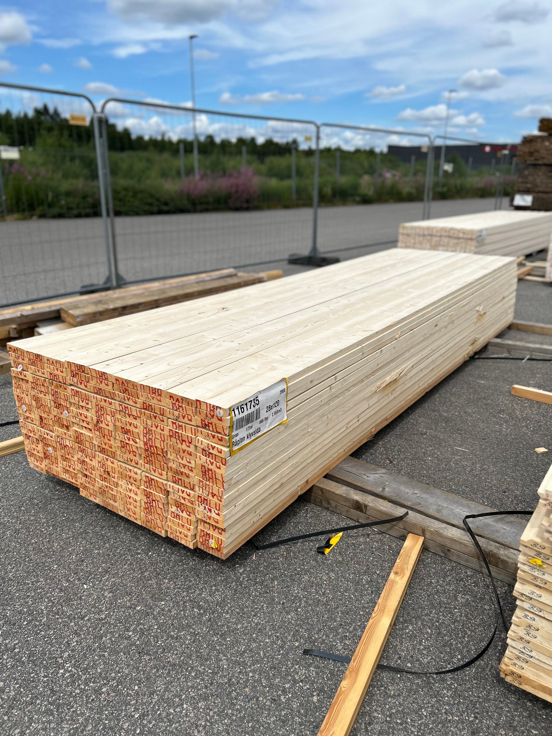 Paket Finsågade Brädor 28x120mm 3,90m 171st Obehandlade