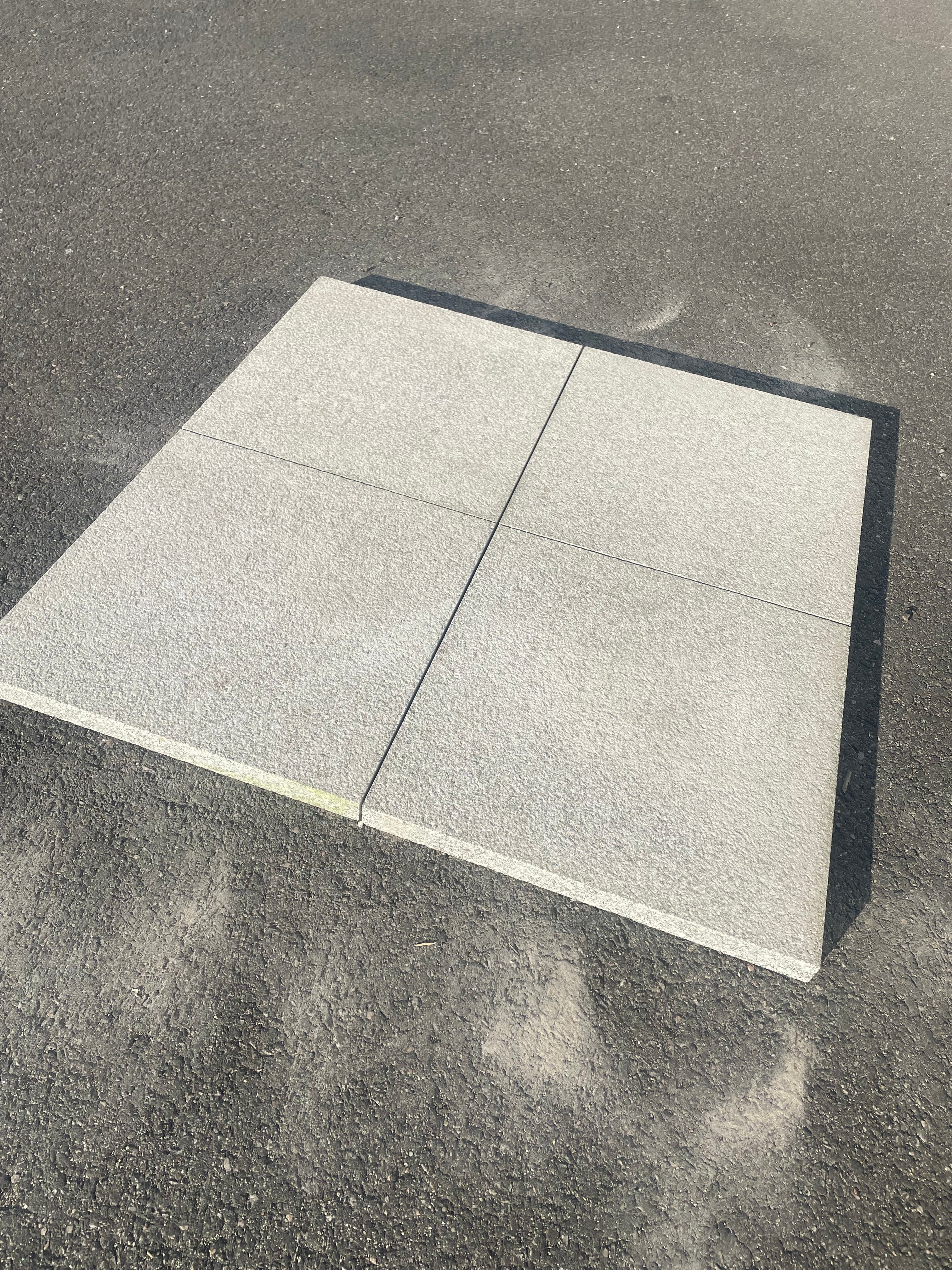 Granithäll 400x400x30 – Porto Olivgrå (S:t Eriks, Portugisisk Granit)