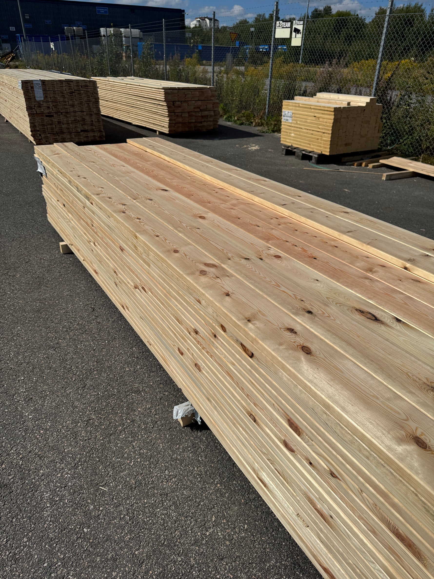 Paket Hyvlad 28x145 – 135st – 4.50–5.40 m – ANDRASORTERING