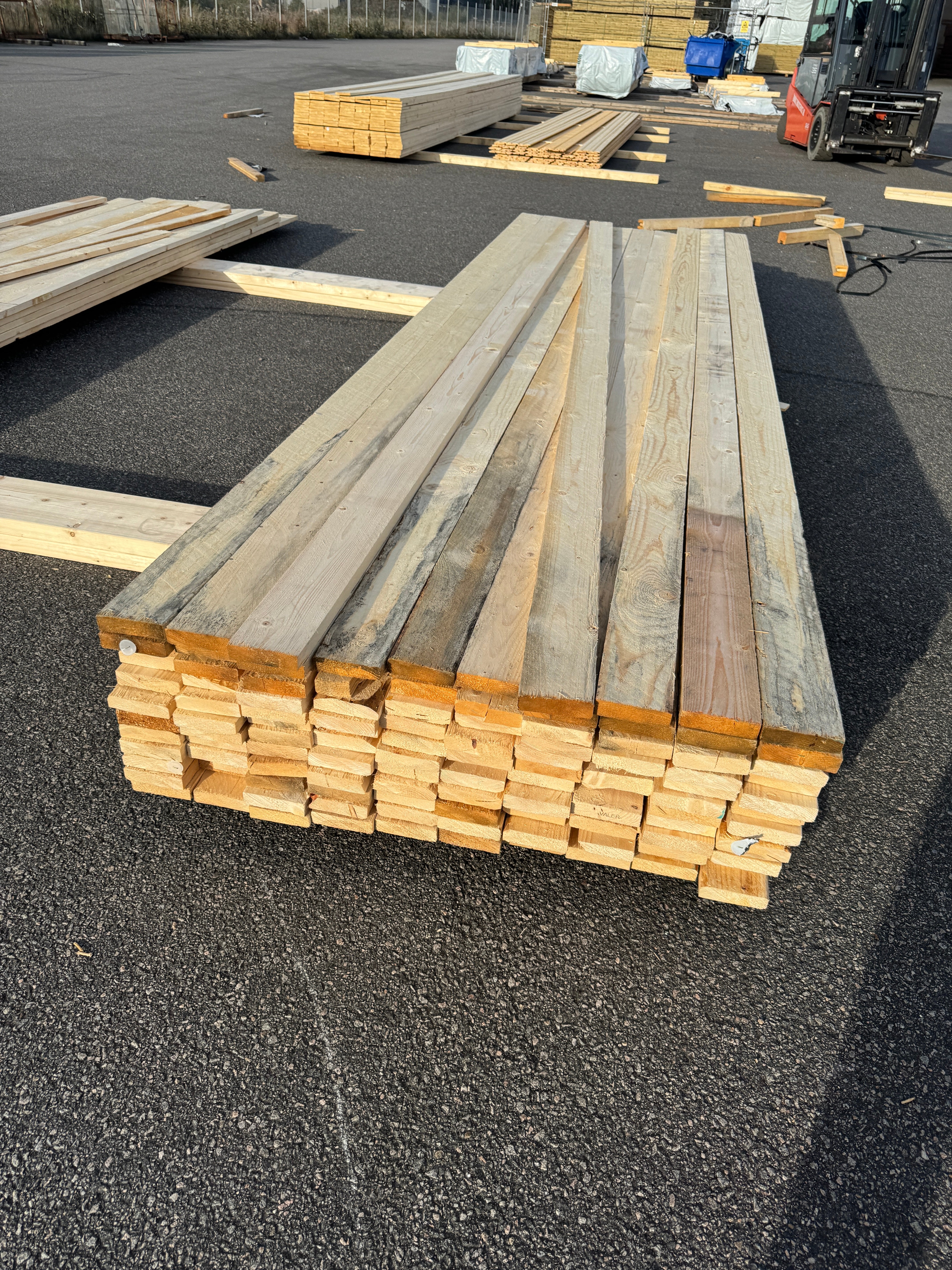 Paket Brädor 25x100mm Råsågad – 117 st (3,6–5,1 m, gran, obehandlad)