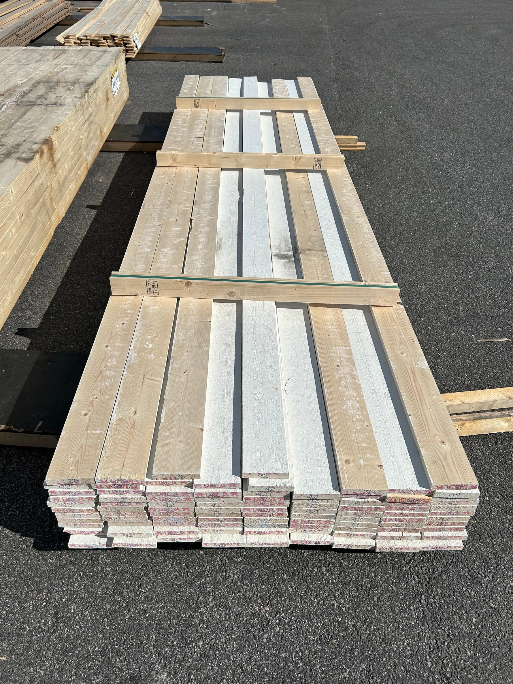 Paket Finsågade Brädor 22x120mm 4.20m 94st Grundmålade