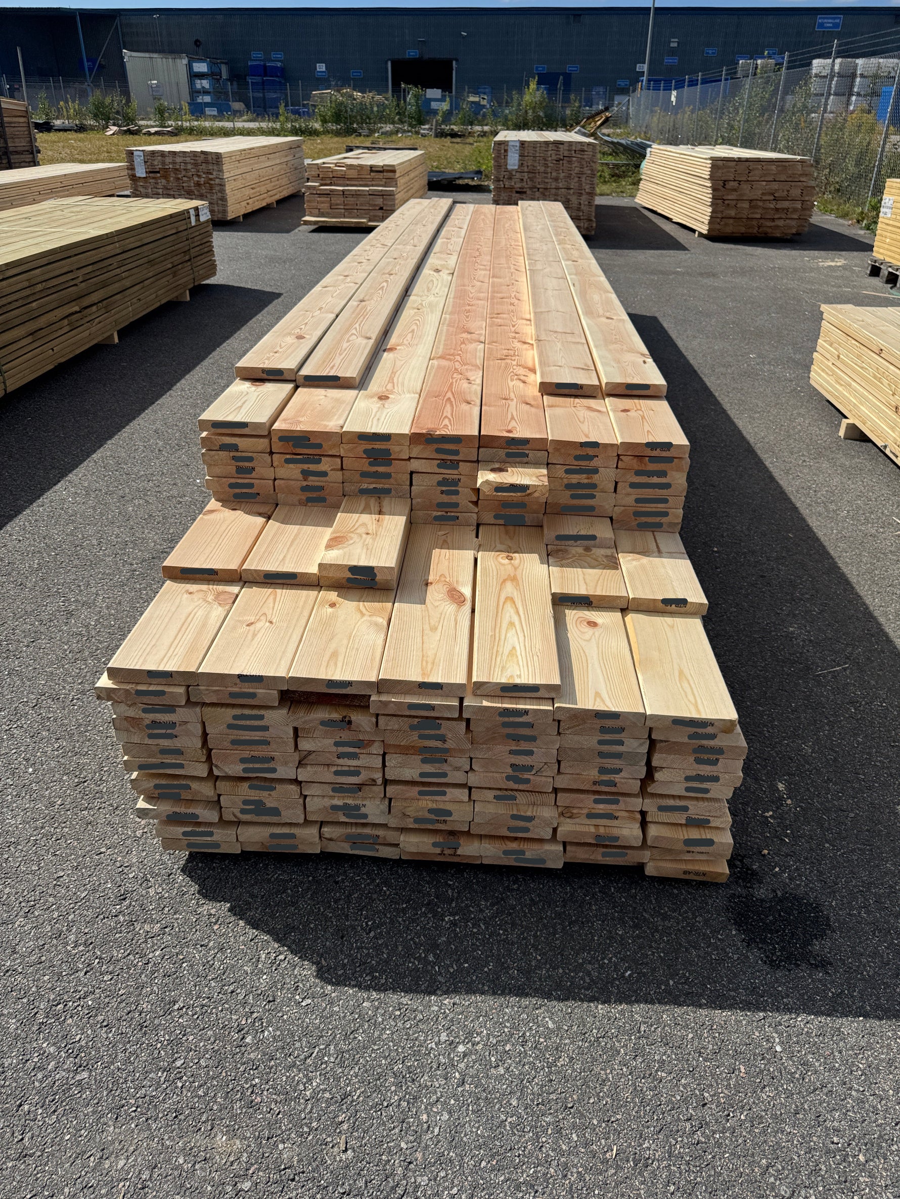 Paket Hyvlad 28x145 – 135st – 4.50–5.40 m – ANDRASORTERING
