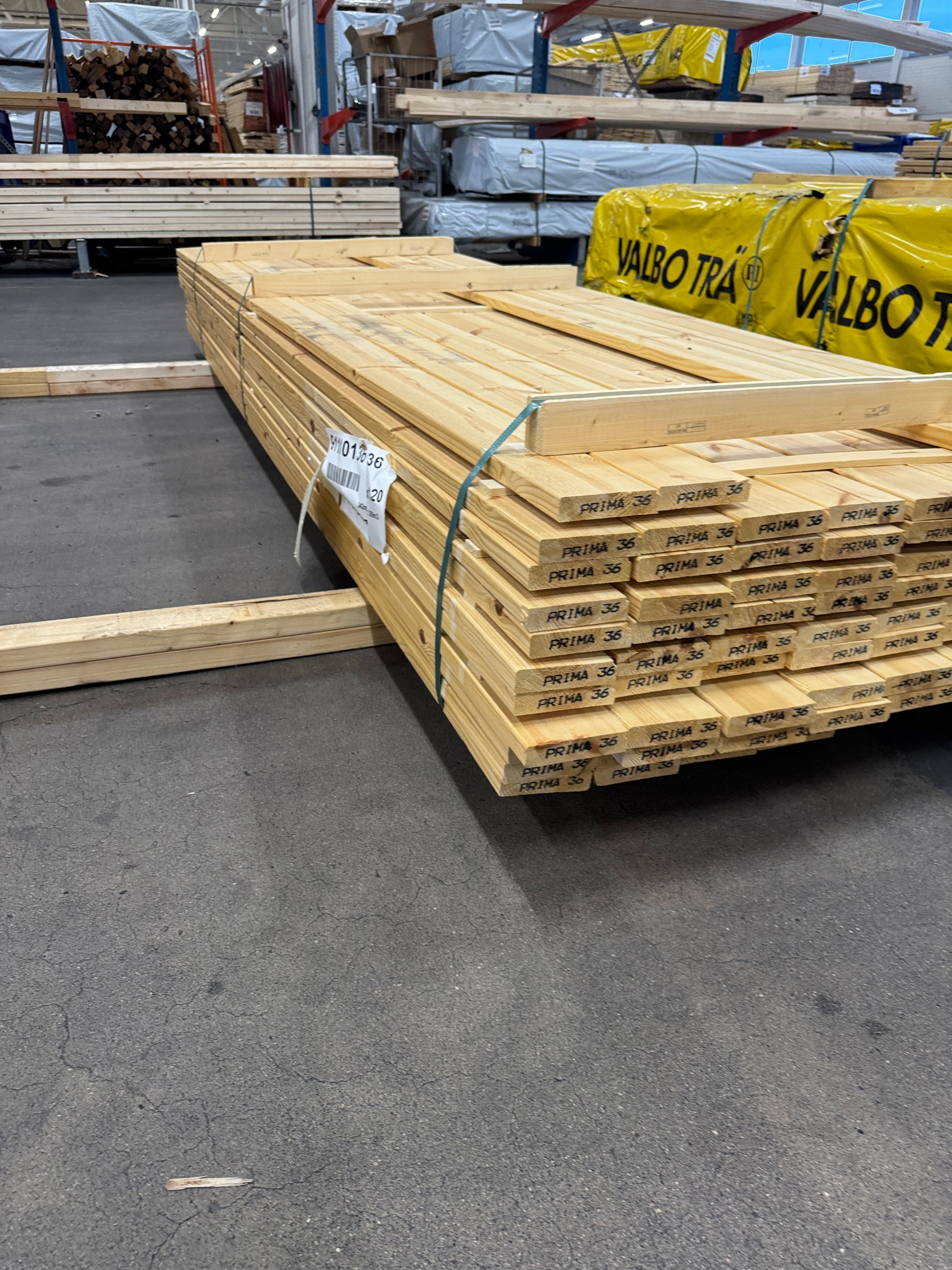 Paket Hyvlade Brädor 28x120mm 3,60m – 95 st Felhyvlade