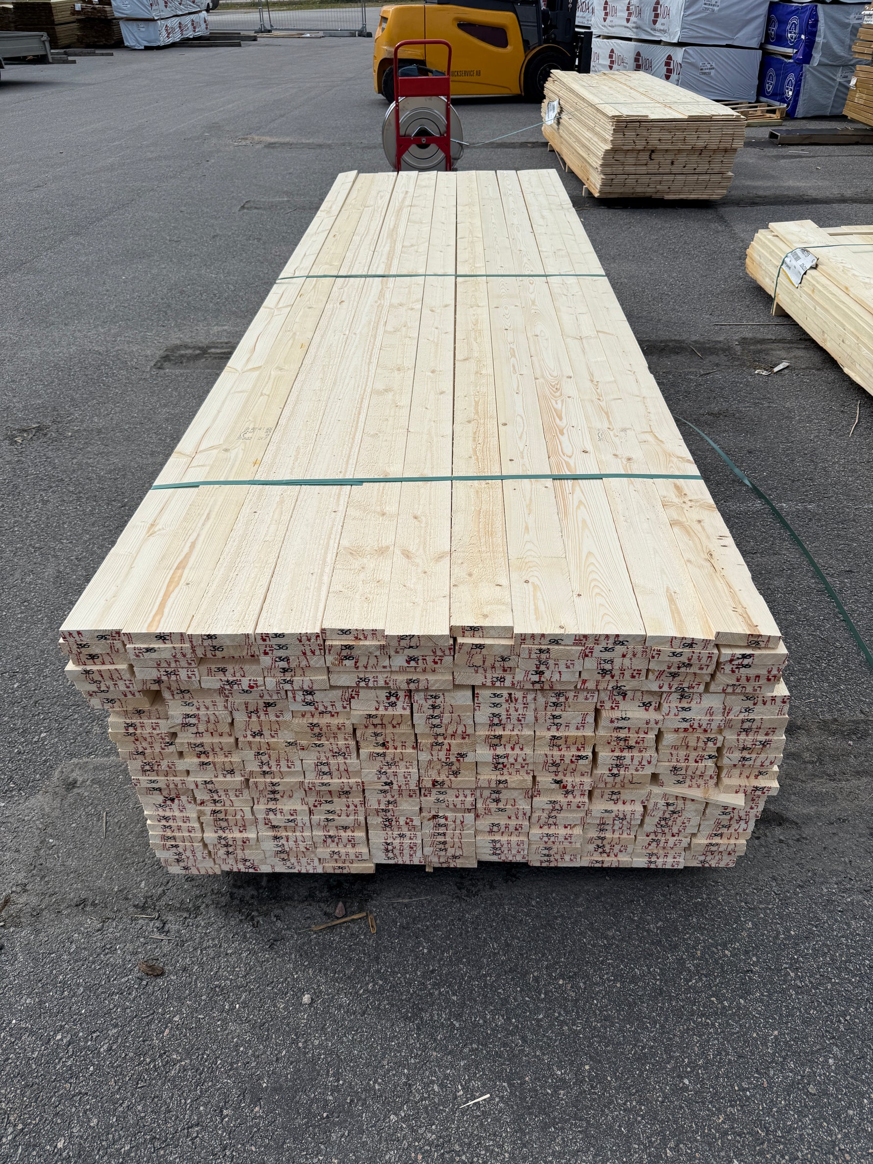 Paket Finsågade Brädor 22x95 mm – 3,60m 275st (Obehandlade)