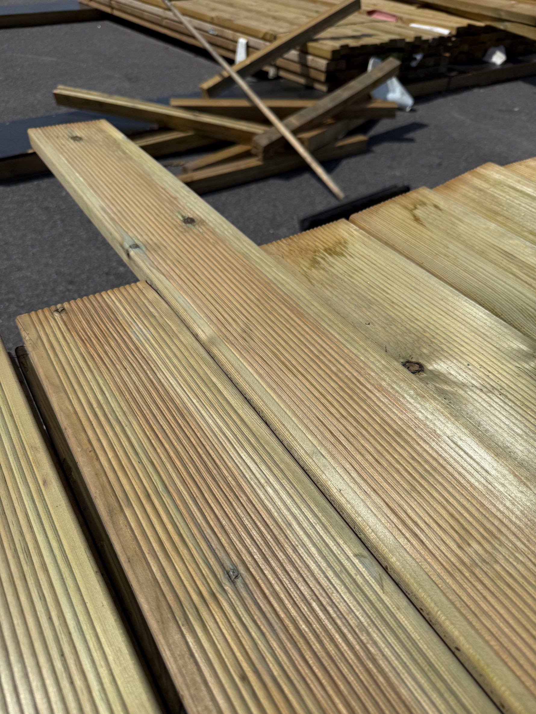 Paket Tryckimpregnerad Rillad Trall 28x120mm, 144st 5.10m- Väderbitet