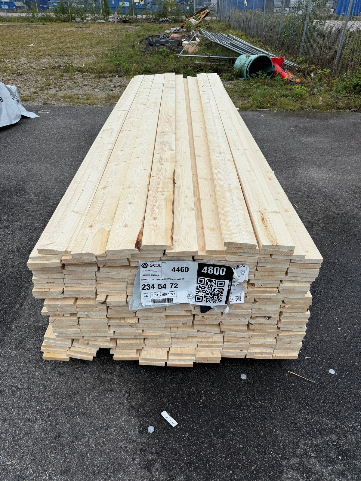 Parti Finsågade Brädor 22x120 mm – 3.60-4.80m (Andra sortering)