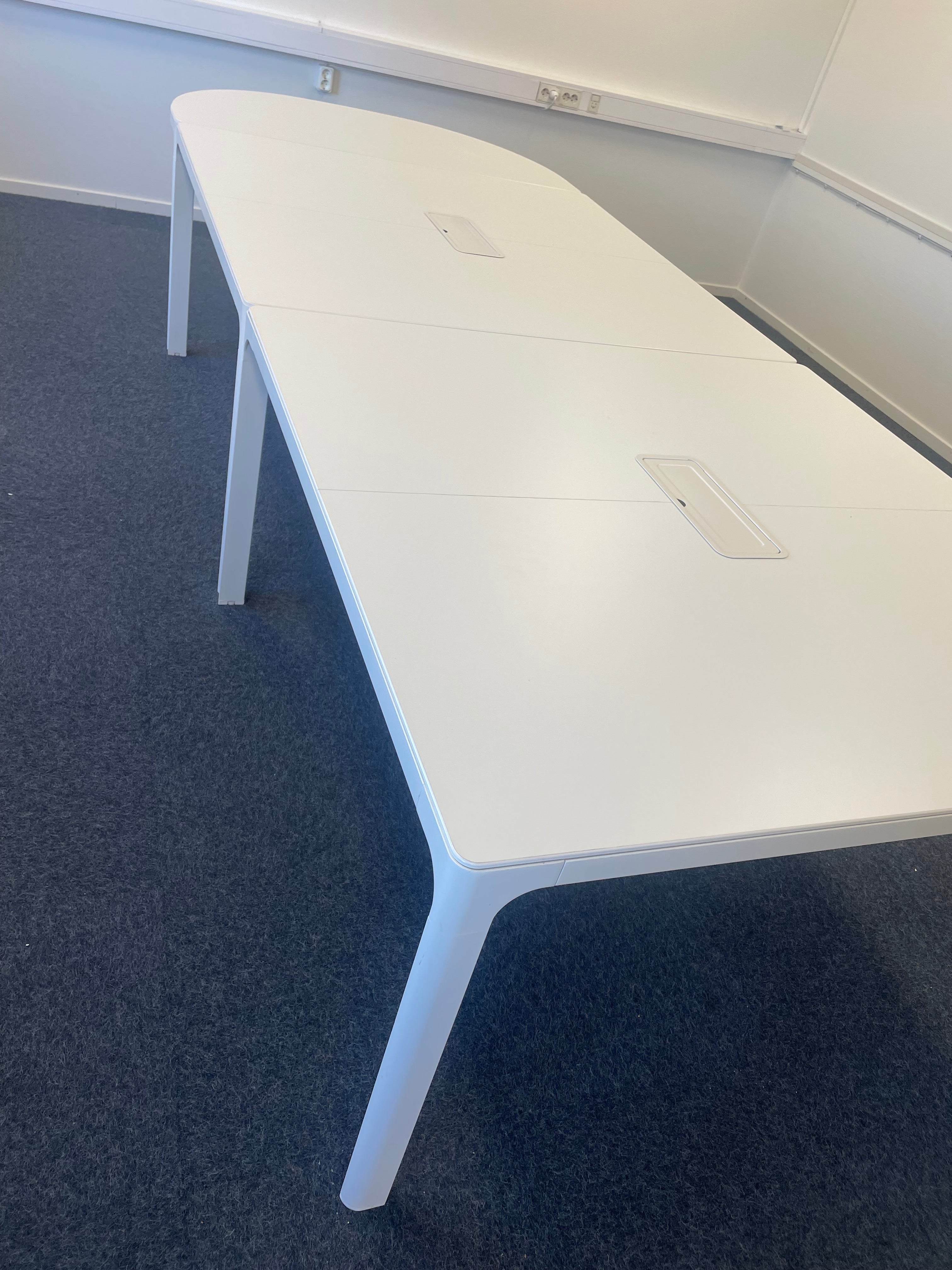Konferensbord med 10 fåtöljer
