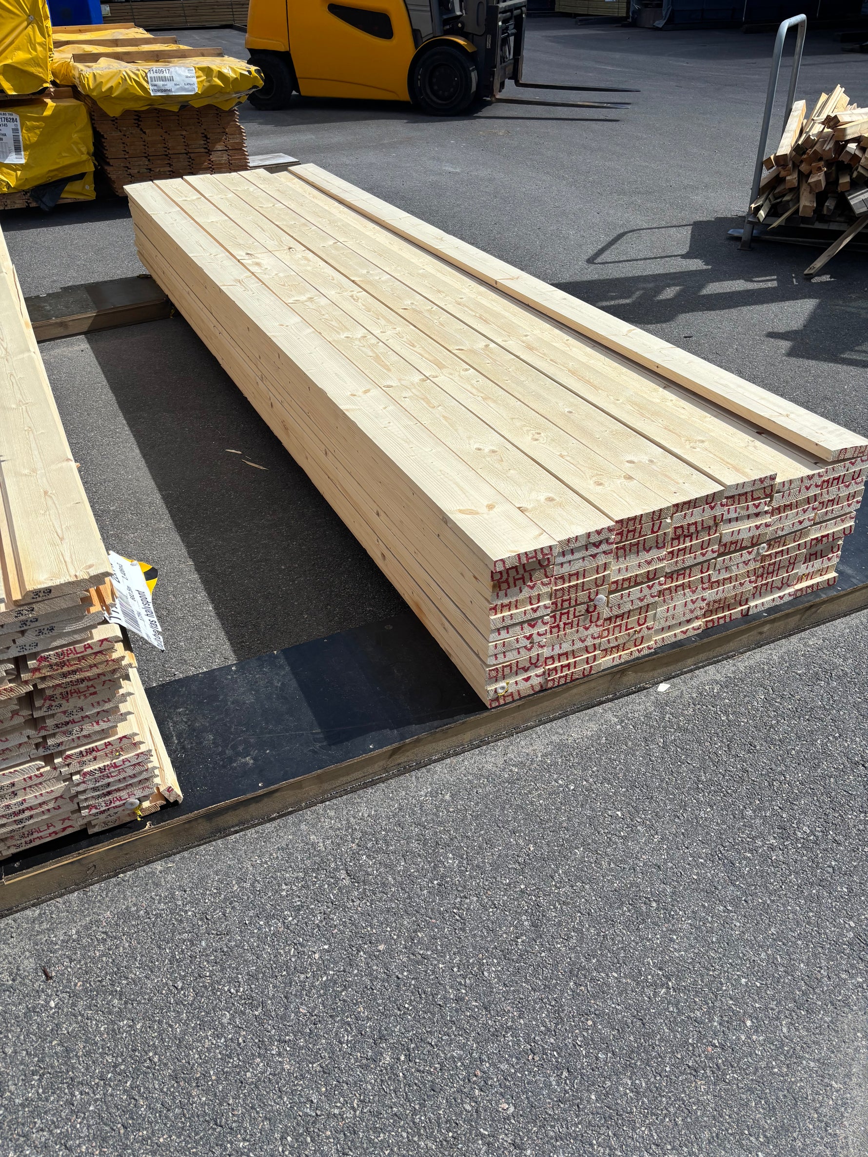 Paket Finsågade Brädor 28x145mm, 3,90m 90st