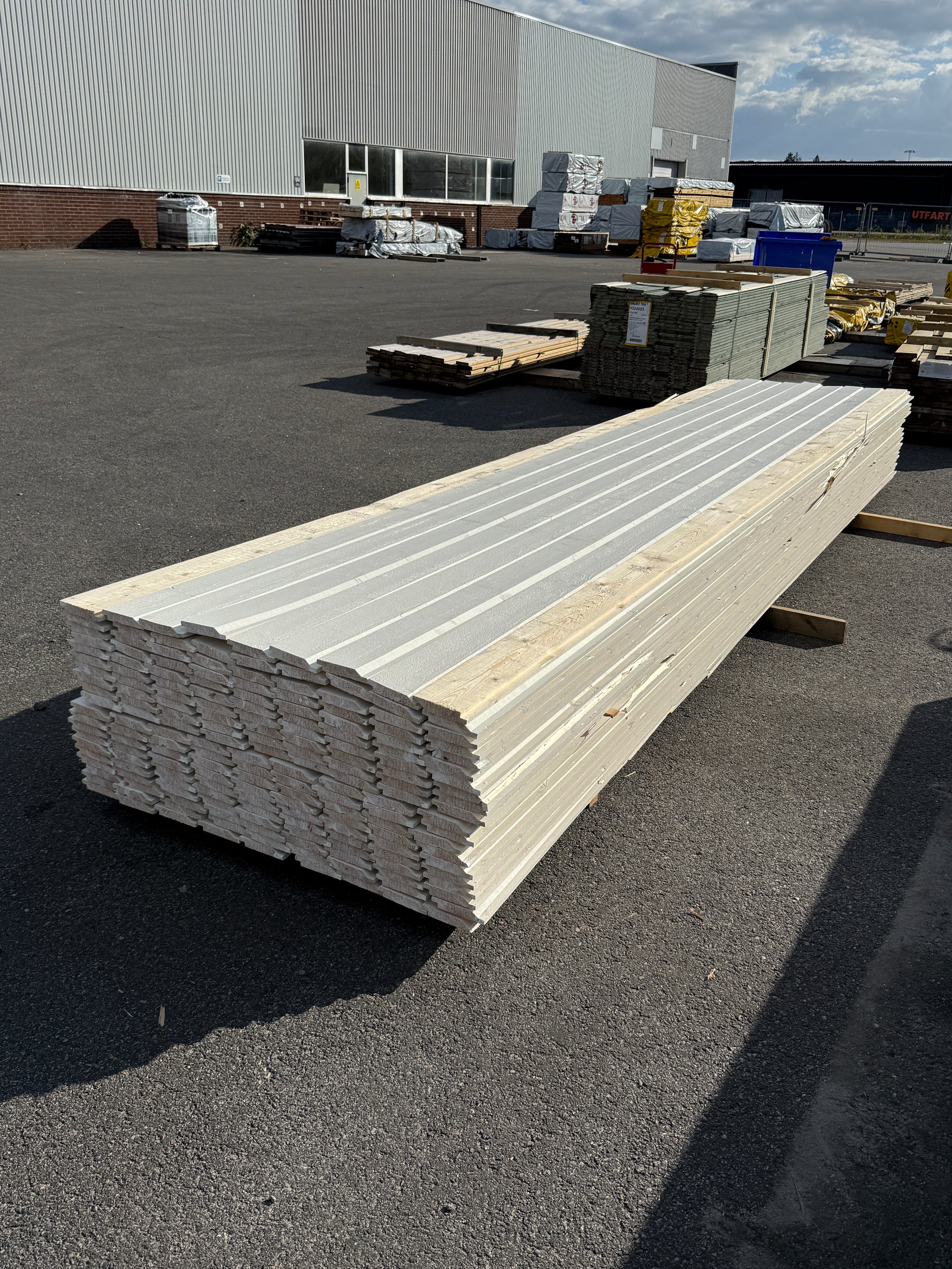 Paket Ytterpanel Enkelfas Halvspont 22×120mm 4,80m 180st Mellanstruken