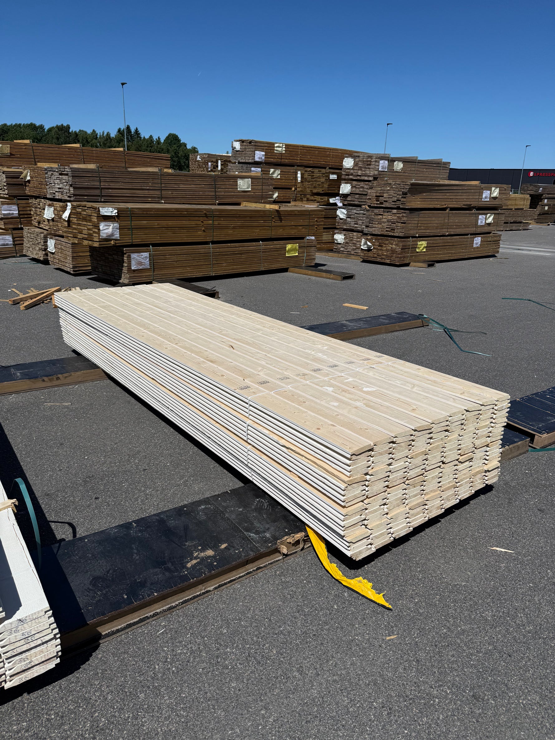 Paket Ytterpanel Enkelfas Halvspont 22x120mm, 180st 3.60m Grundmålad