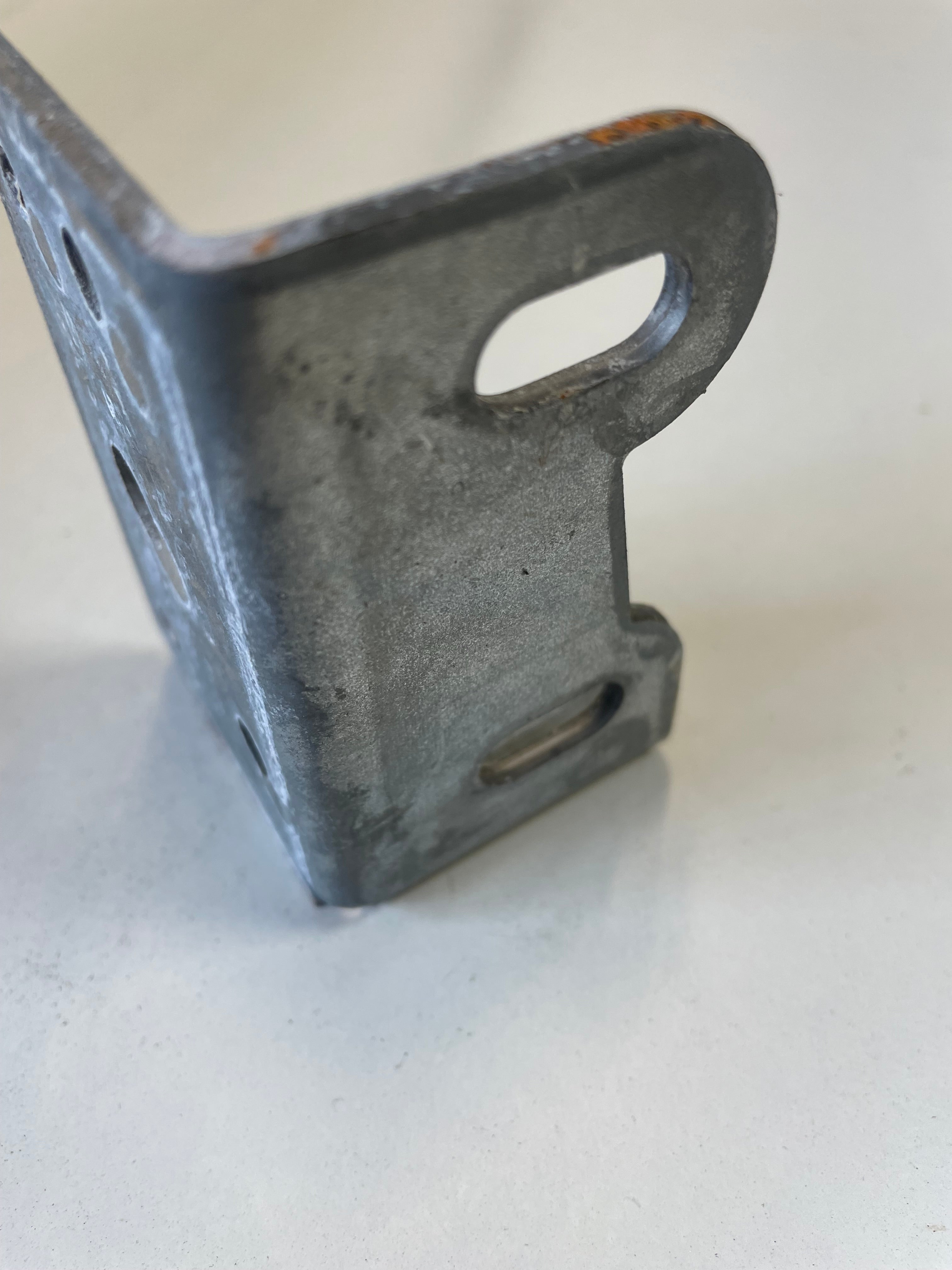 Vinkeljärn 80x50x45x3mm