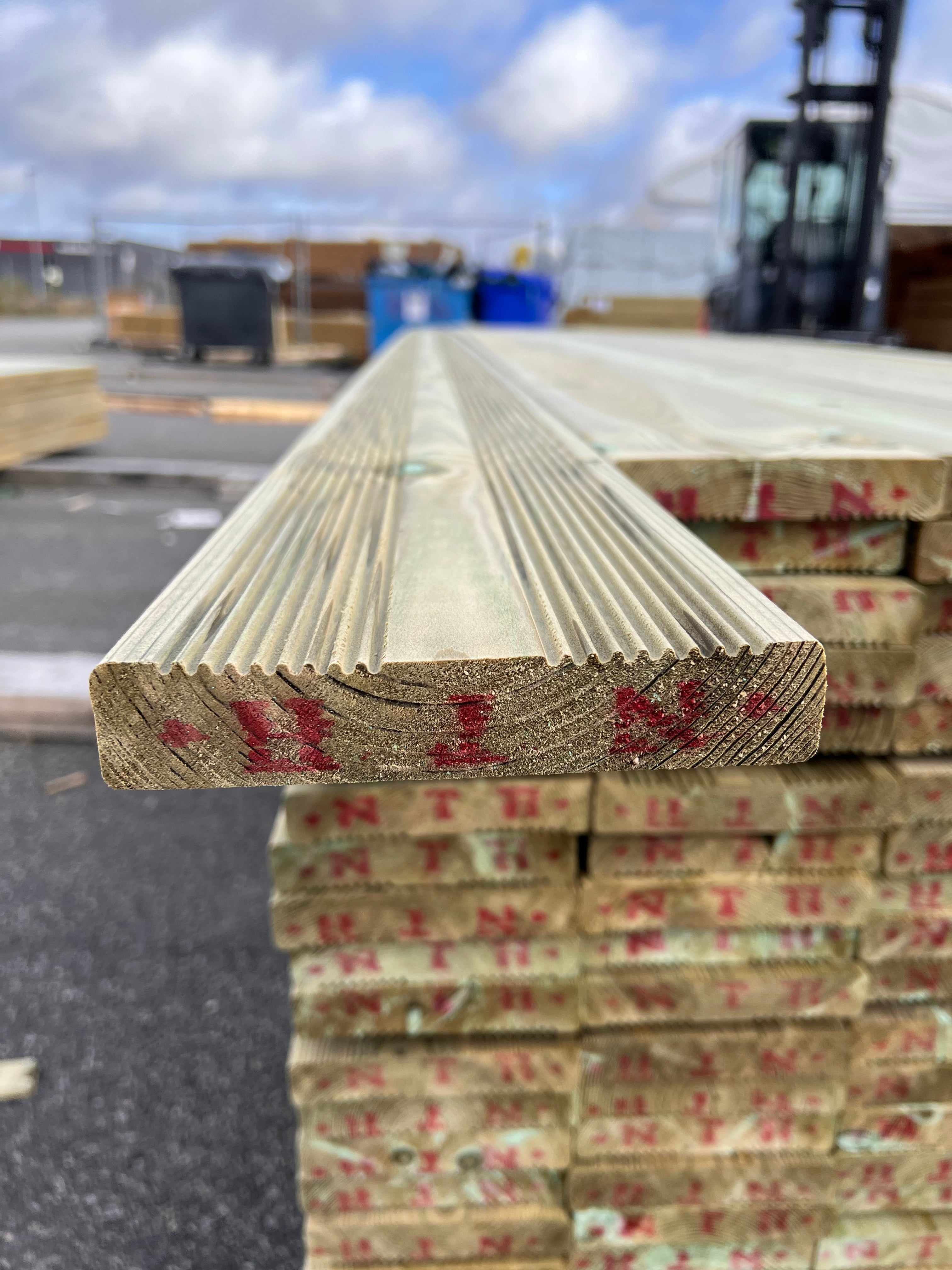 Tryckimpregnerad rillad Trall 27x145 – 147st (B-sortering)