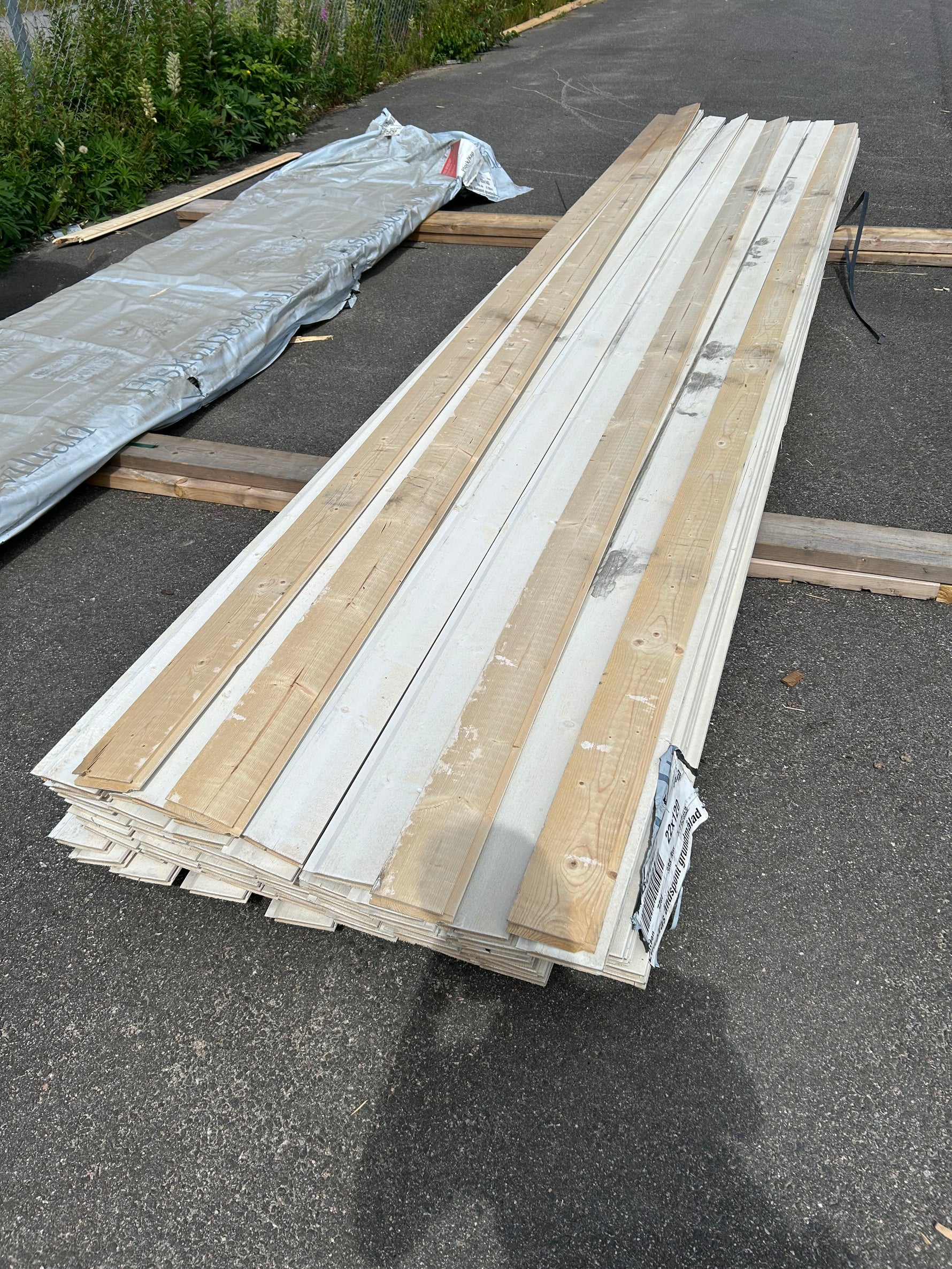 Paket Enkelfas Ändspont 22x120mm 65st 5.40m Grundmålad