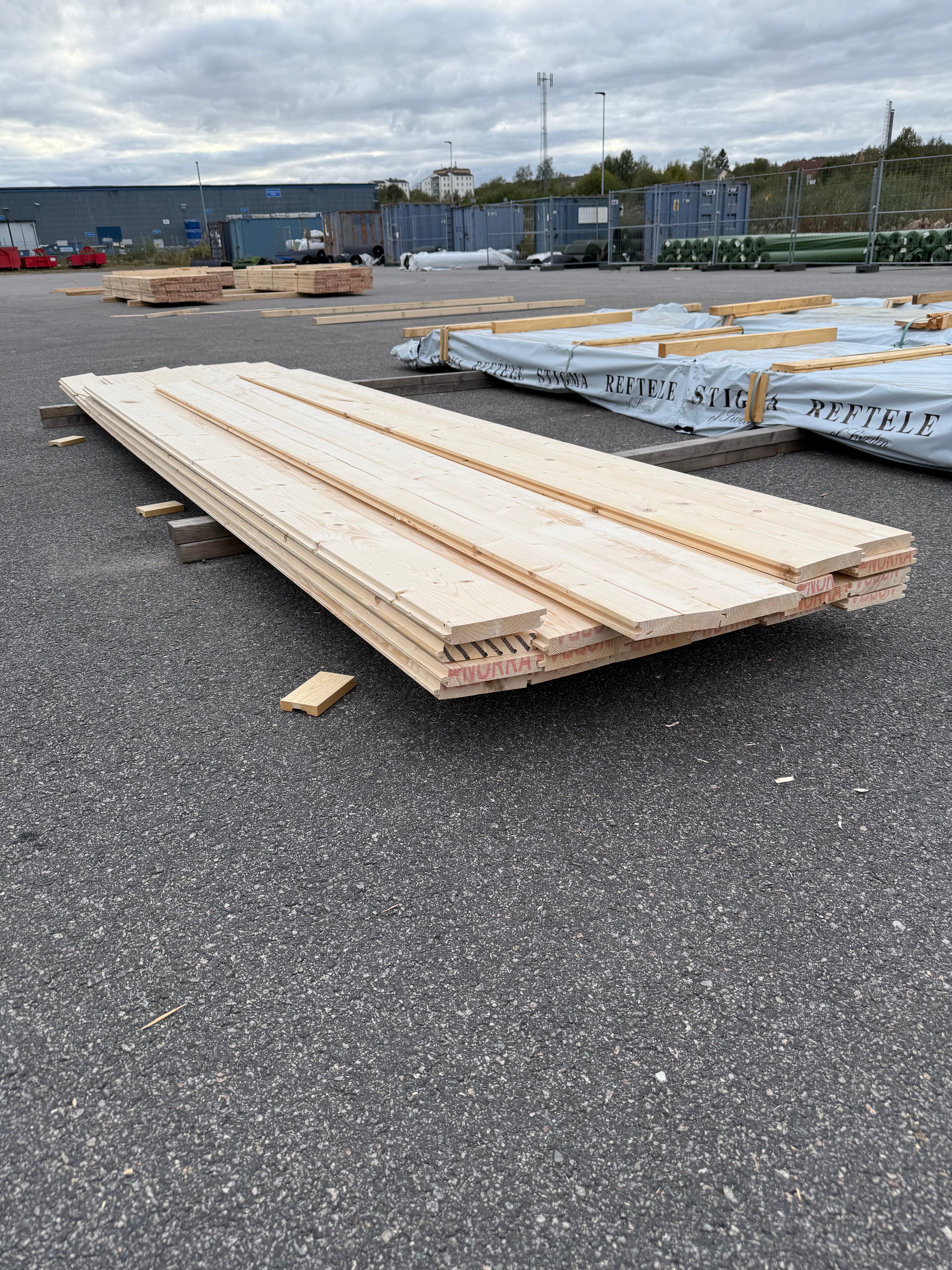 Paket Panel Turbofas utan spår 29x170mm – 23 st (3,30–4,20 m, gran, utskott)