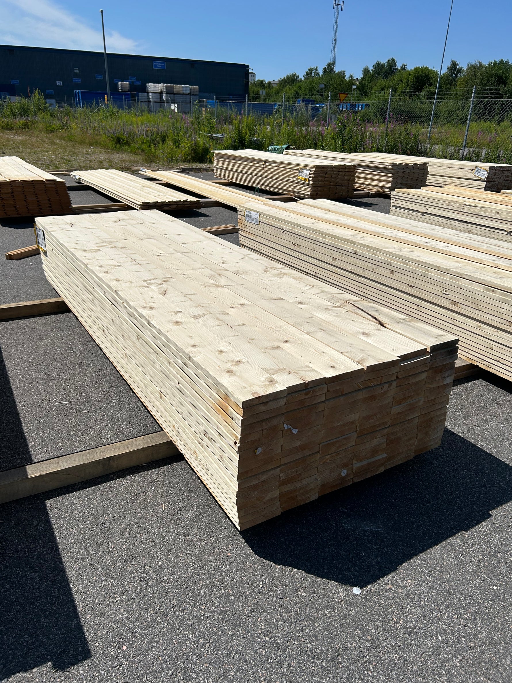 Paket Finsågade Brädor 28x170mm 102st 3.30m Obehandlade