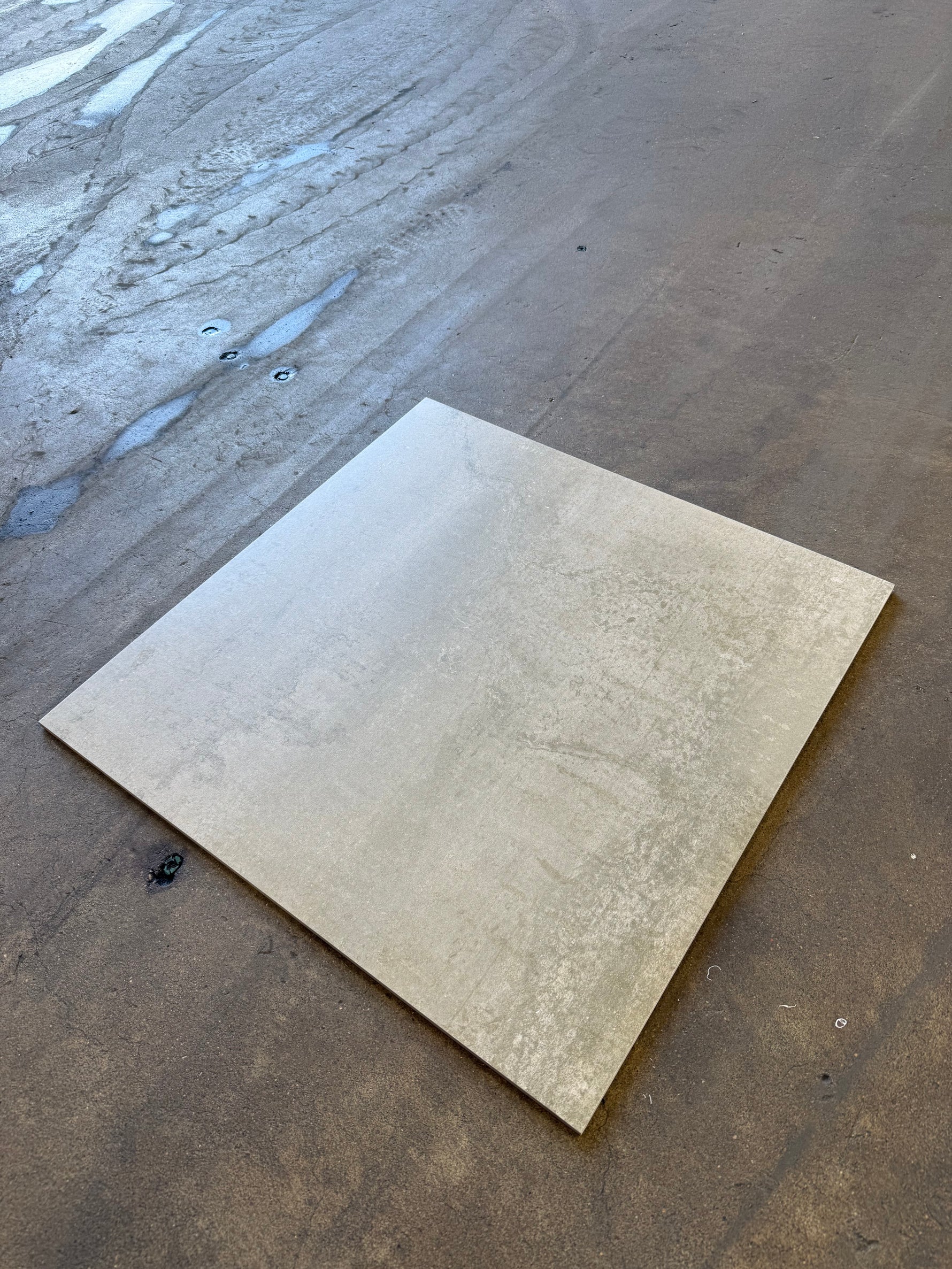 Parti Klinker Metall Silver Såg 60x60, 16 paket totalt ca 23m²