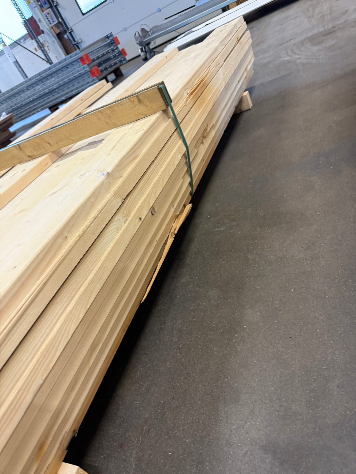 Paket Finsågade Brädor 28×145 mm – 3,90 m – 57 st