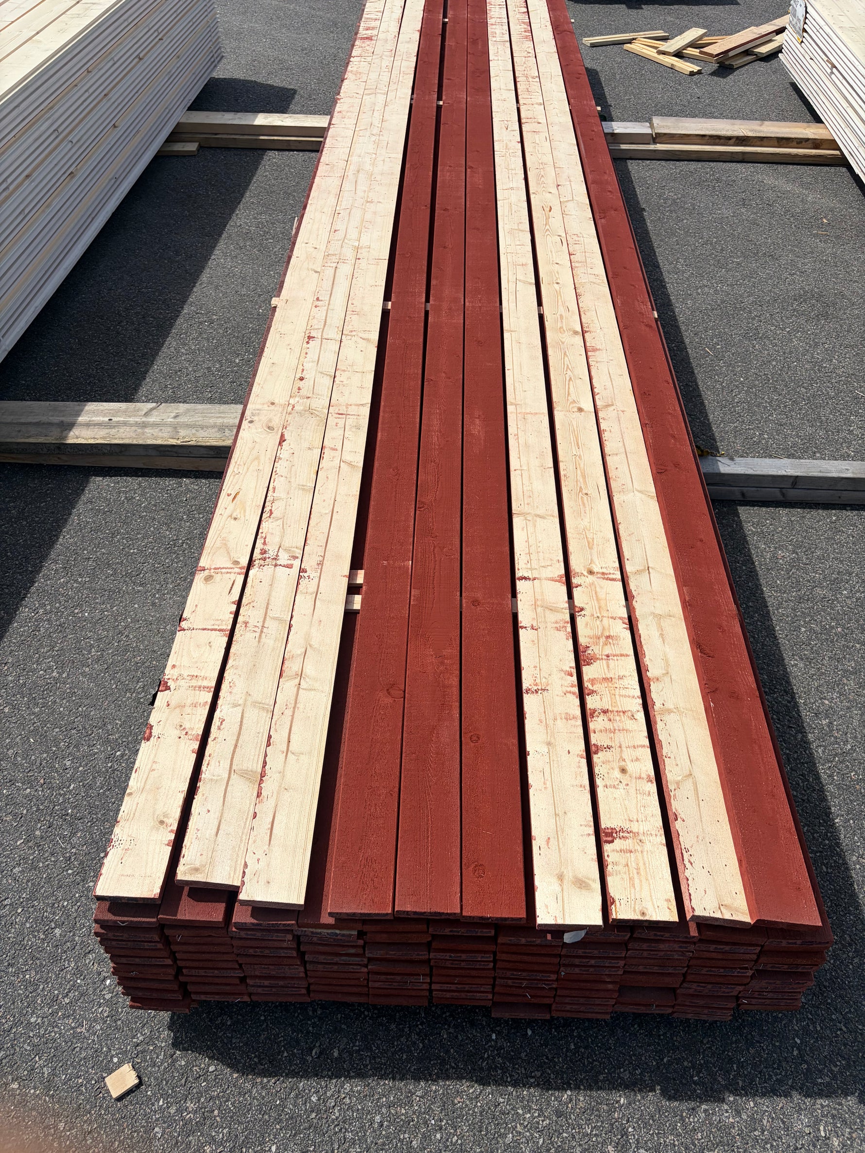 Paket Finsågade Brädor 22x95mm, 120st 5.10m (Slamfärg Röd)