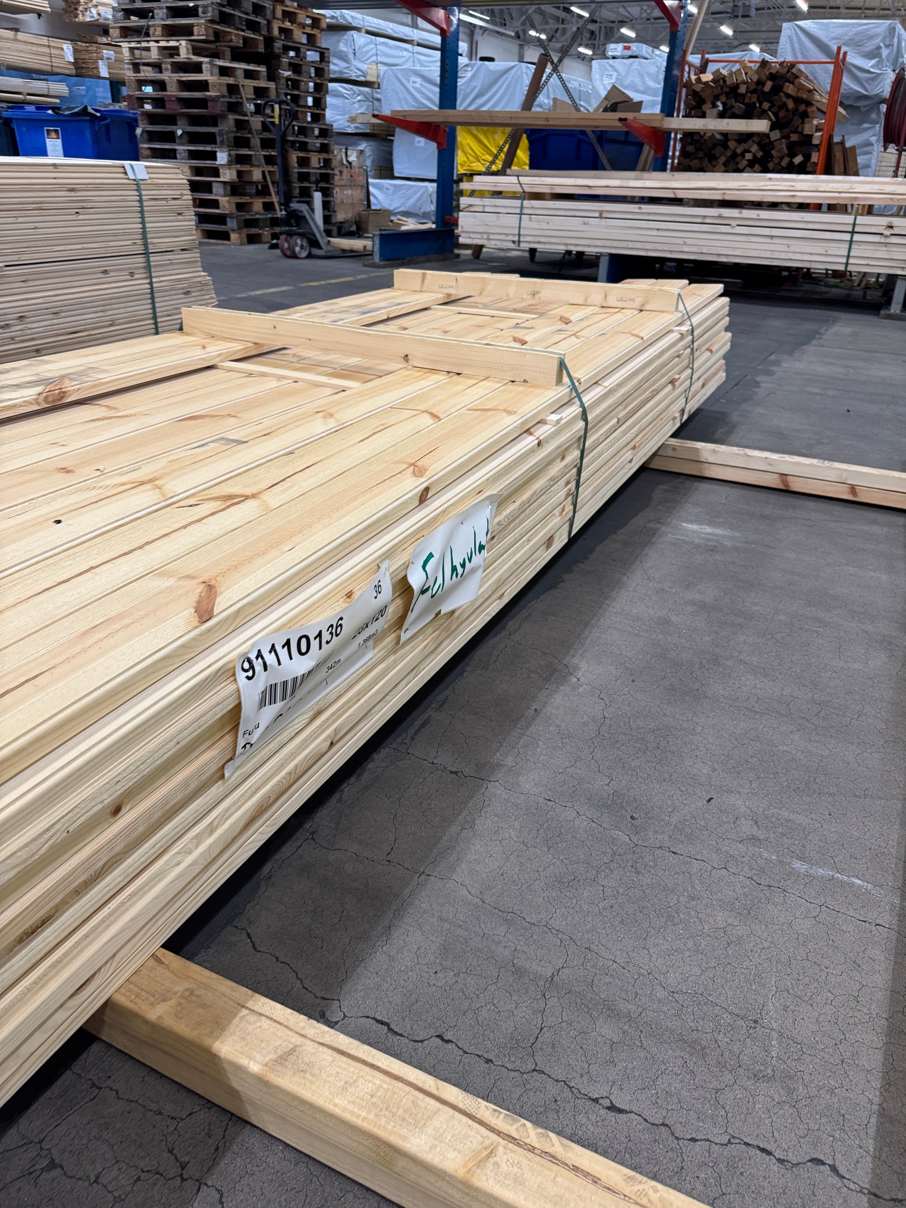 Paket Hyvlade Brädor 28x120mm 3,60m – 95 st Felhyvlade