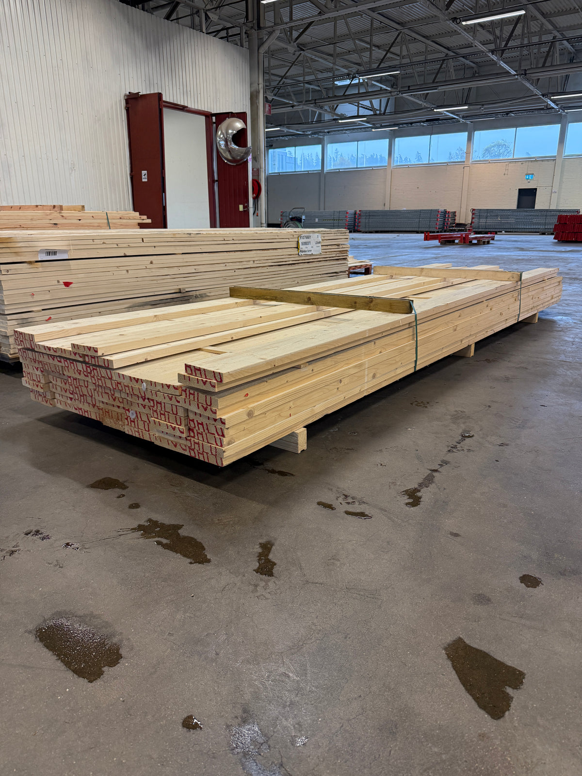 Paket Finsågade Brädor 28×145 mm – 3,90 m – 57 st