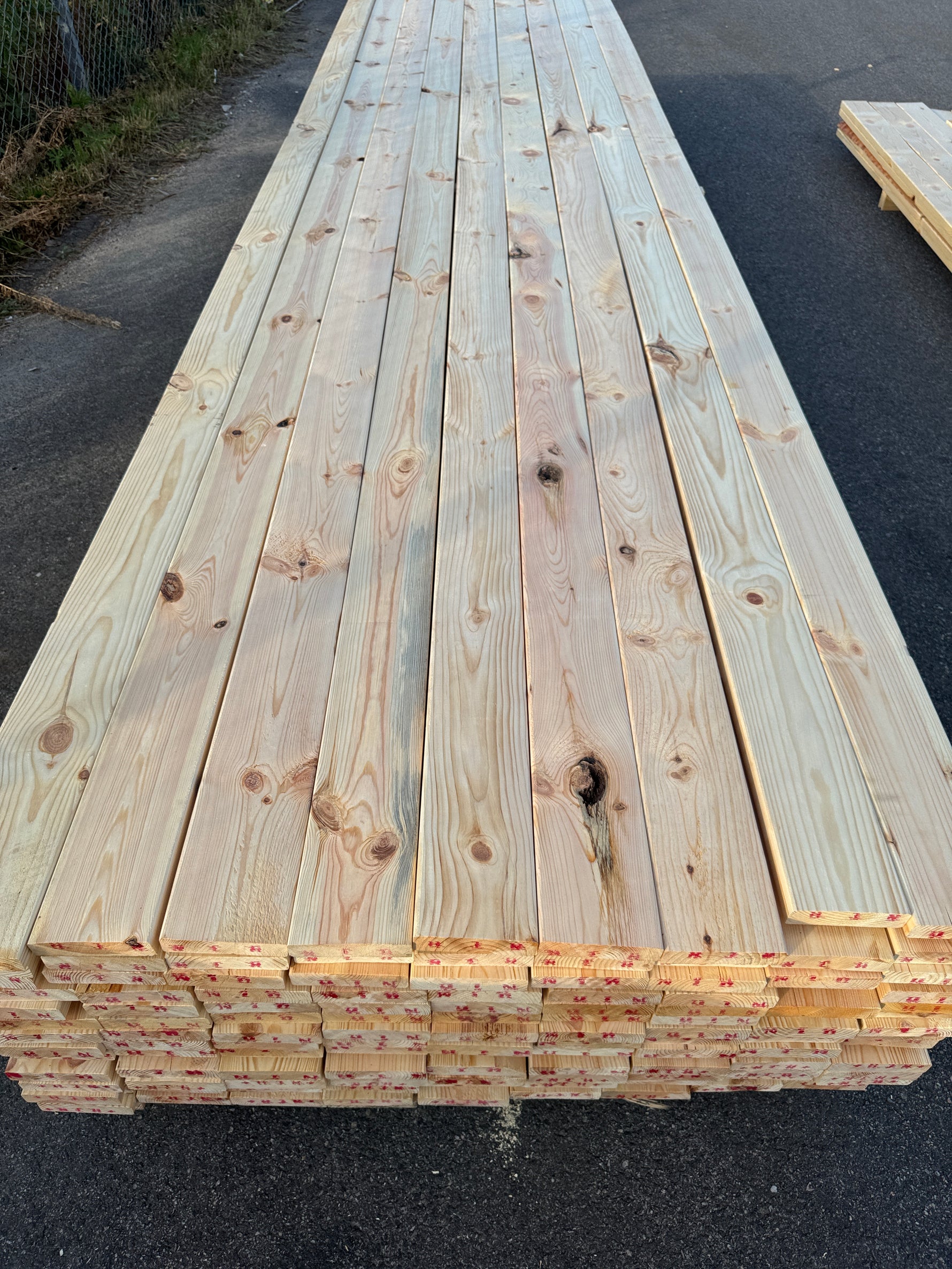 Paket Hyvlad 28x120 – 134st – 4.20 m – ANDRASORTERING