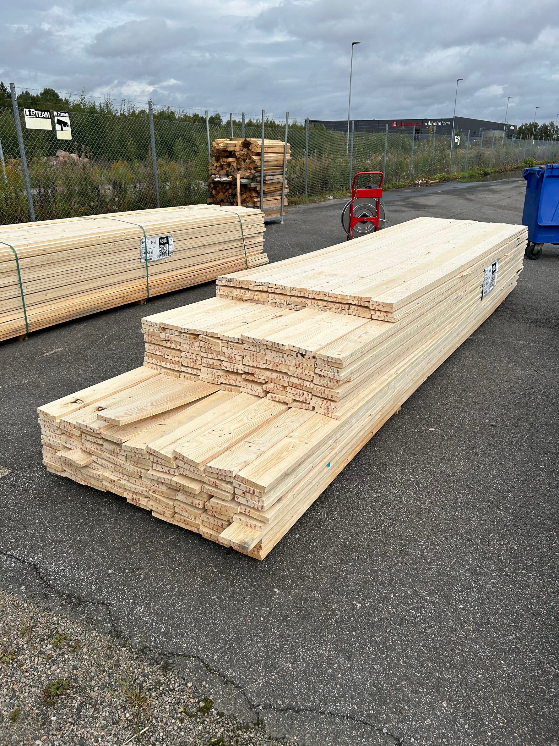 Parti Finsågade Brädor 22x120 mm – 3.60–4.80 m (Andra sortering)