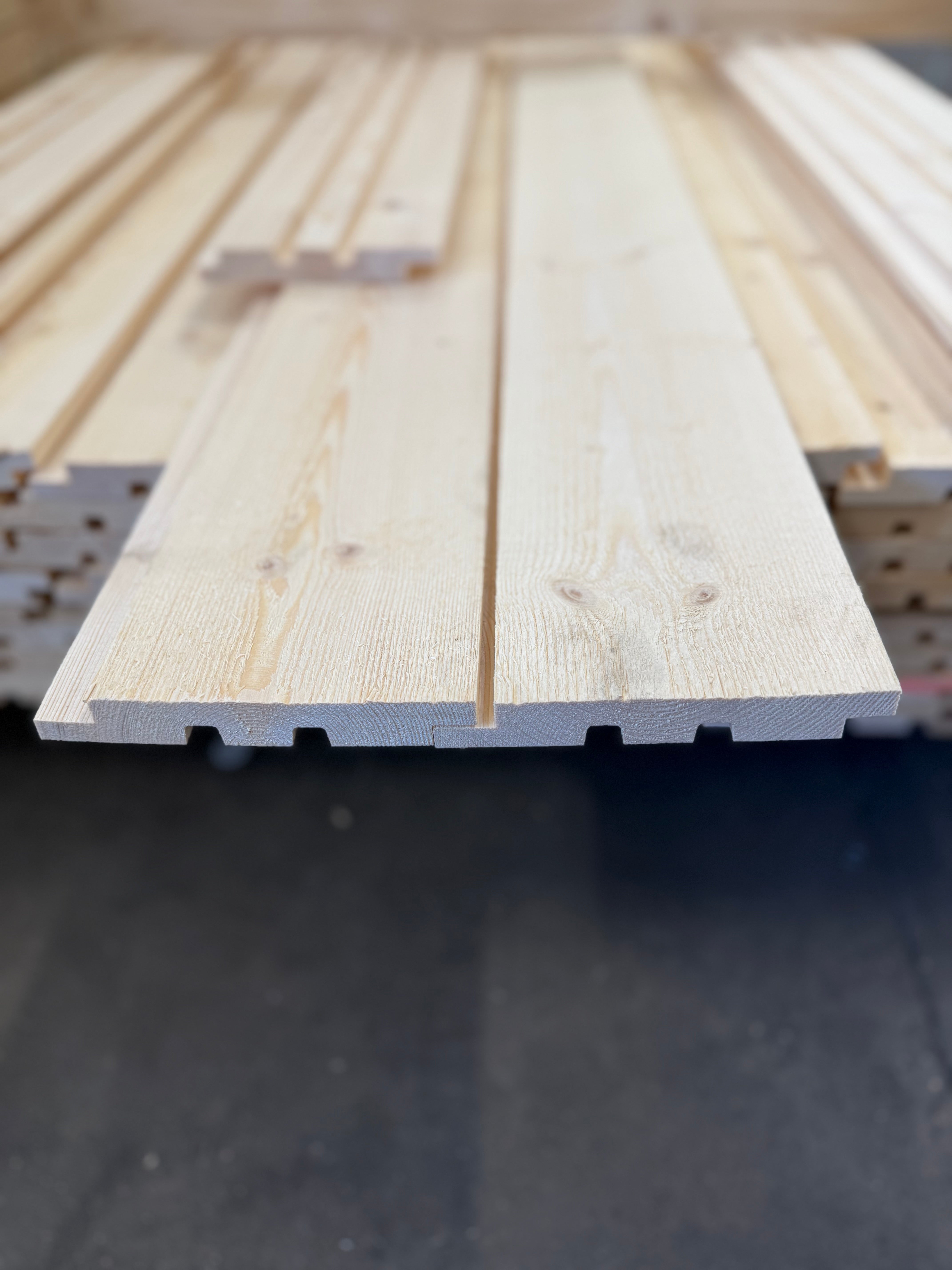 Paket Hakfals (Spårad Baksida) 21x145 mm – 5,70 m – 69 st – Obehandlad