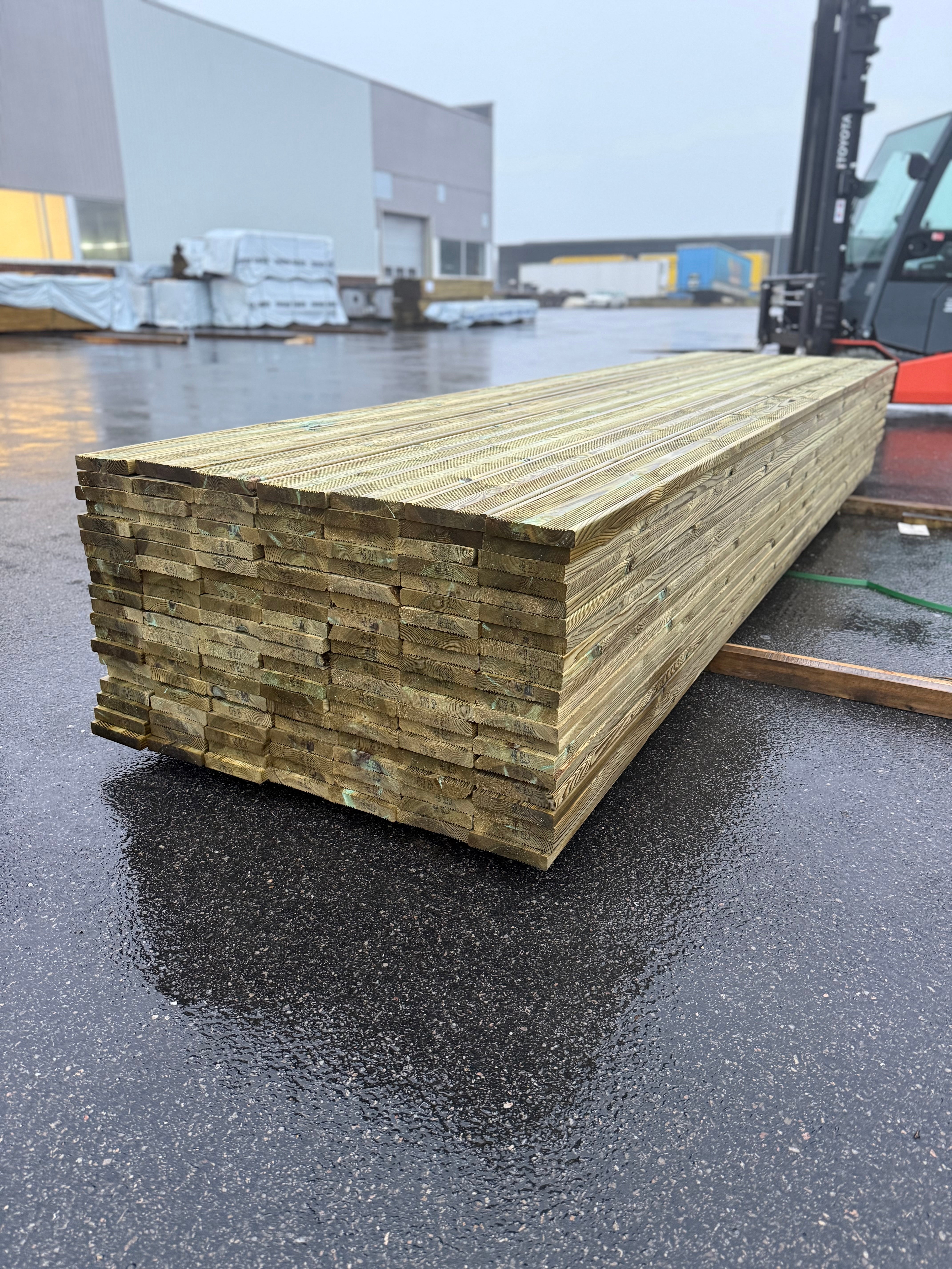 Paket Tryckimpregnerad Rillad Trall 27x145 – 140 st 4,20m (B-Sortering)
