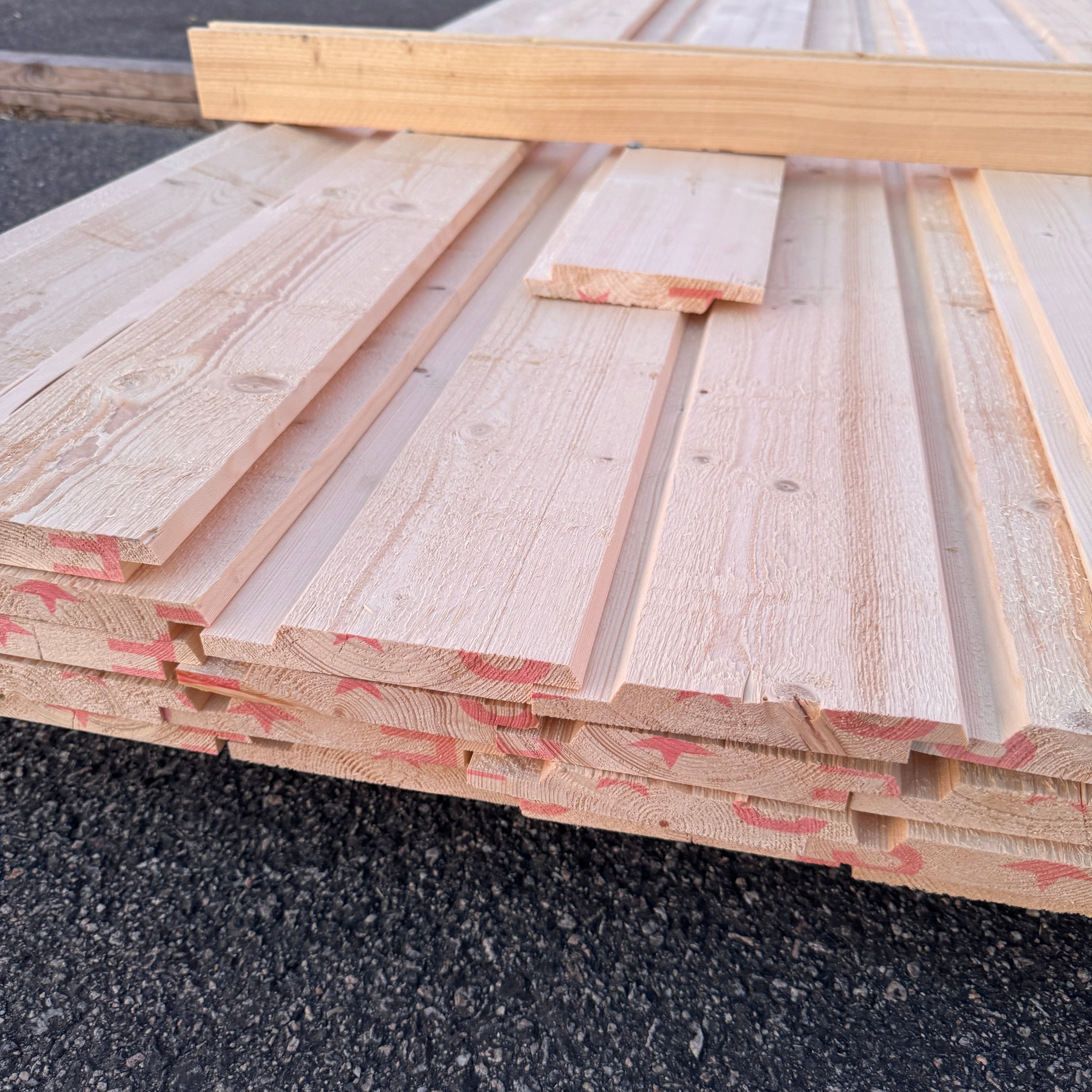 Paket Ytterpanel 22x145mm Falsad Spårpanel – 32 st 5,40 m (revor, obehandlad)
