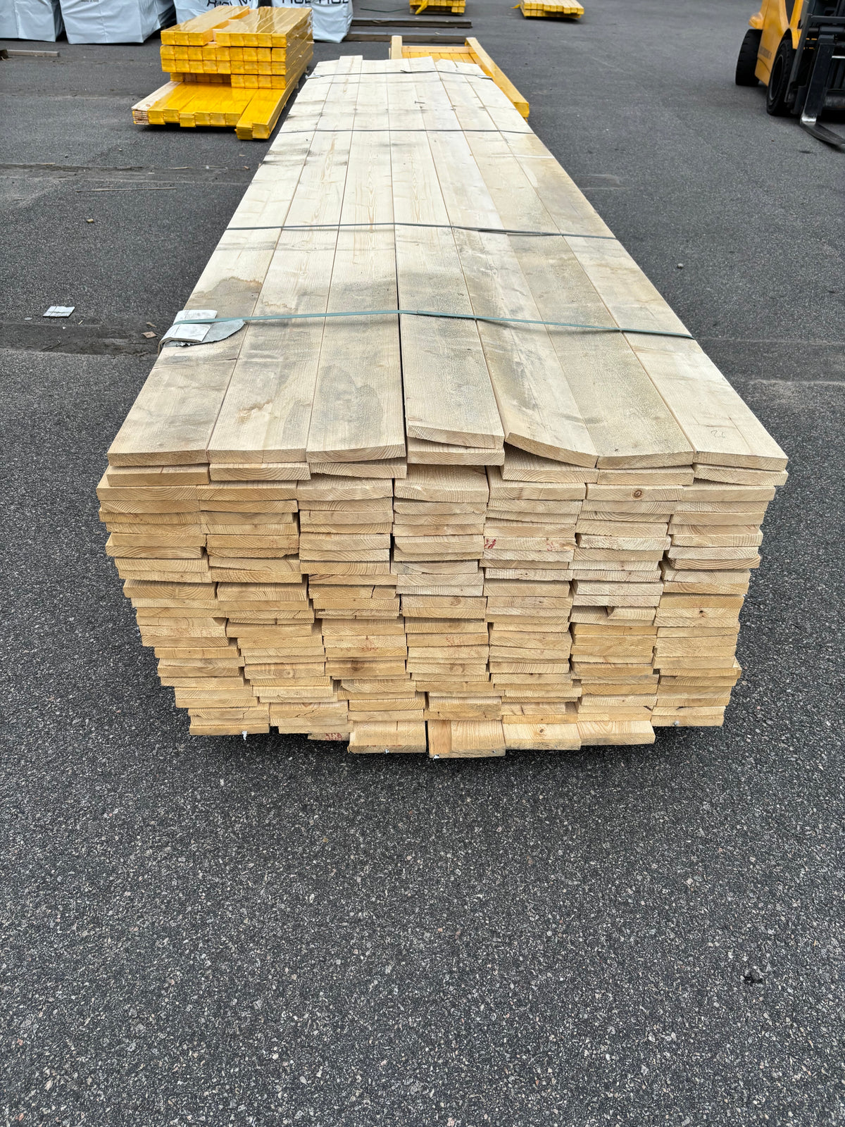 Paket Finsågade Brädor 22x145 mm – 5,10–5,40 m (B-sortering)