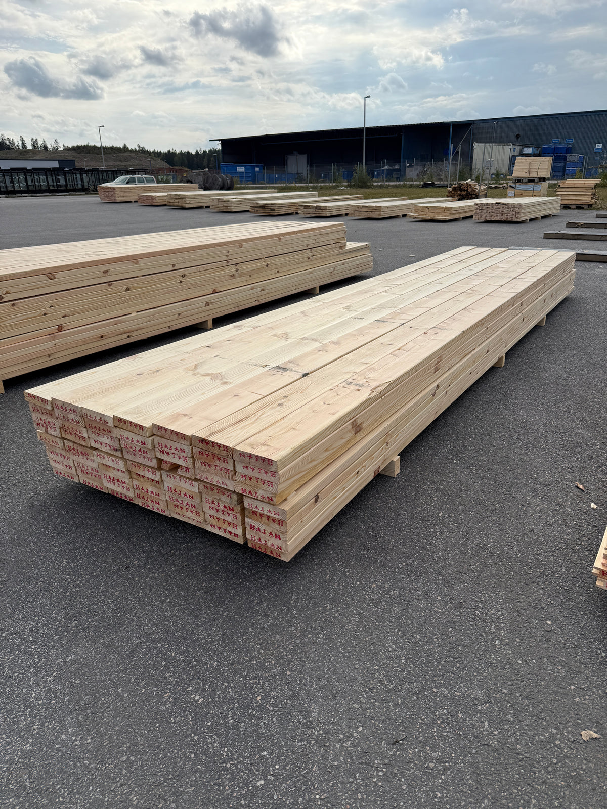 Paket Hyvlade Furu Brädor 34x145mm 4,80m – 63st (Andra Sortering)