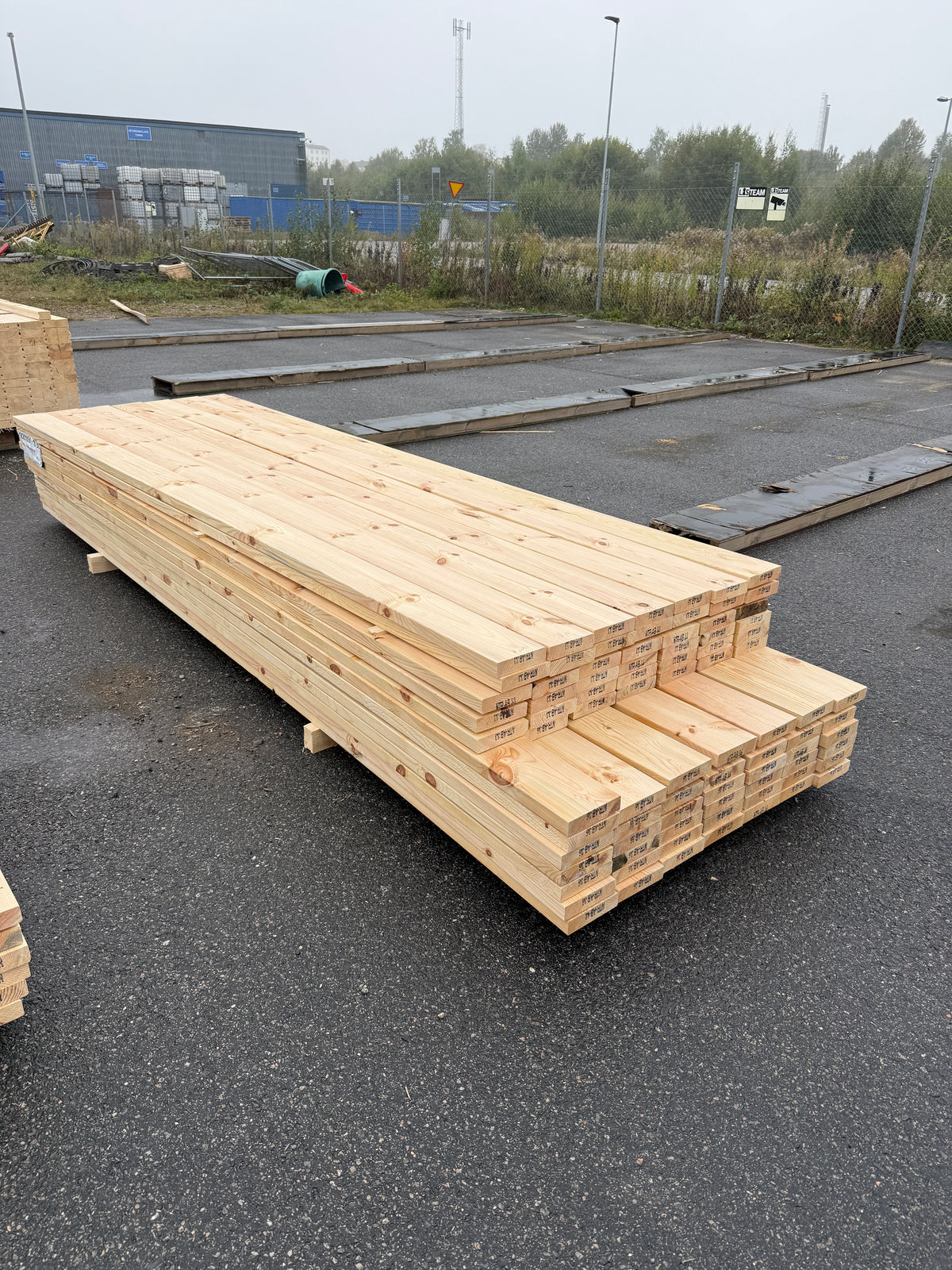 Paket Obehandlad Trall 36x148mm Furu 3,30–3,60m – 84st (Andra sortering)