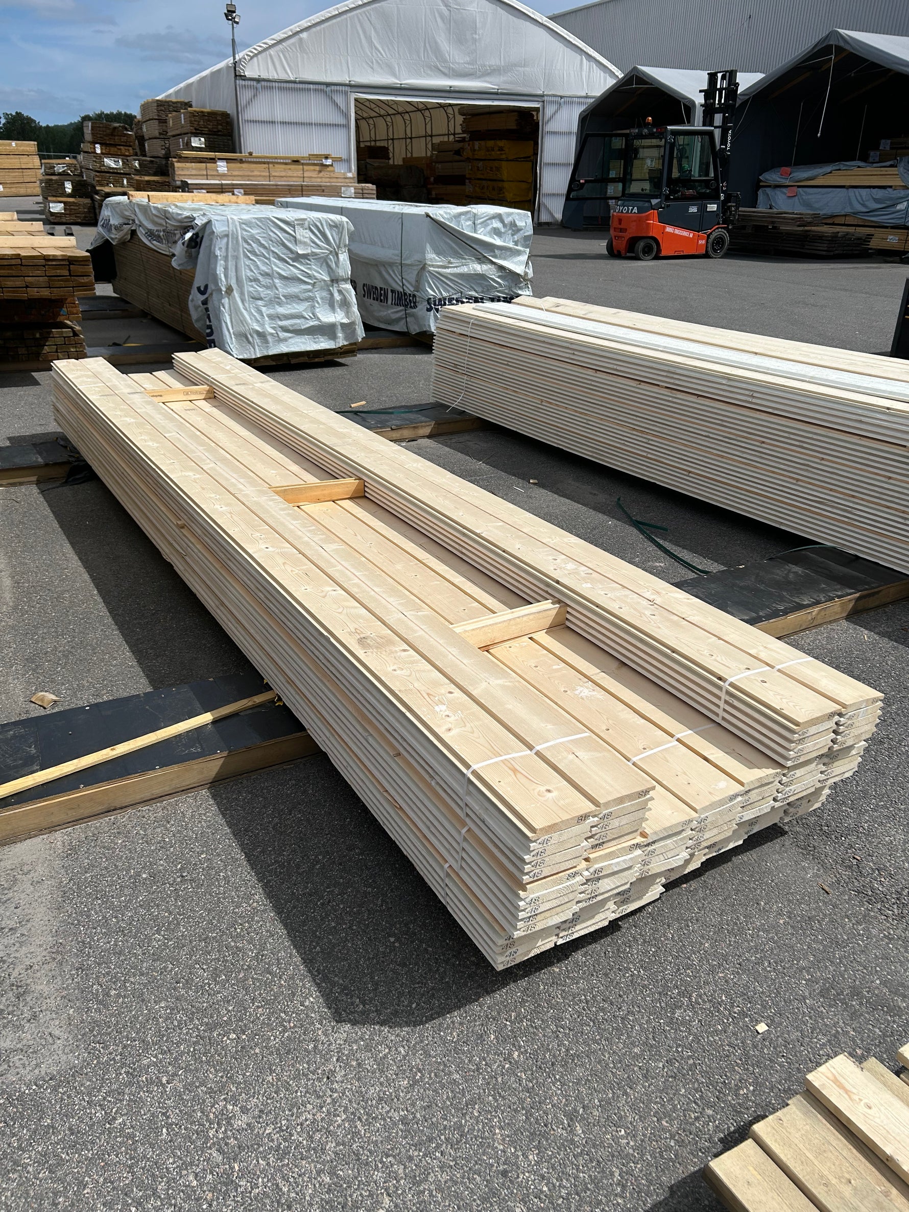 Paket Ytterpanel Dubbelfas Halvspont 22x145mm 4,80m 90st Grundmålad